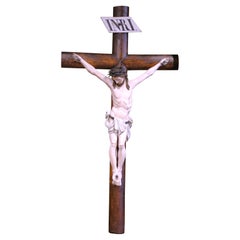 Crucifix français du 19ème siècle sculpté et peint polychrome signé Charles Forni 1881