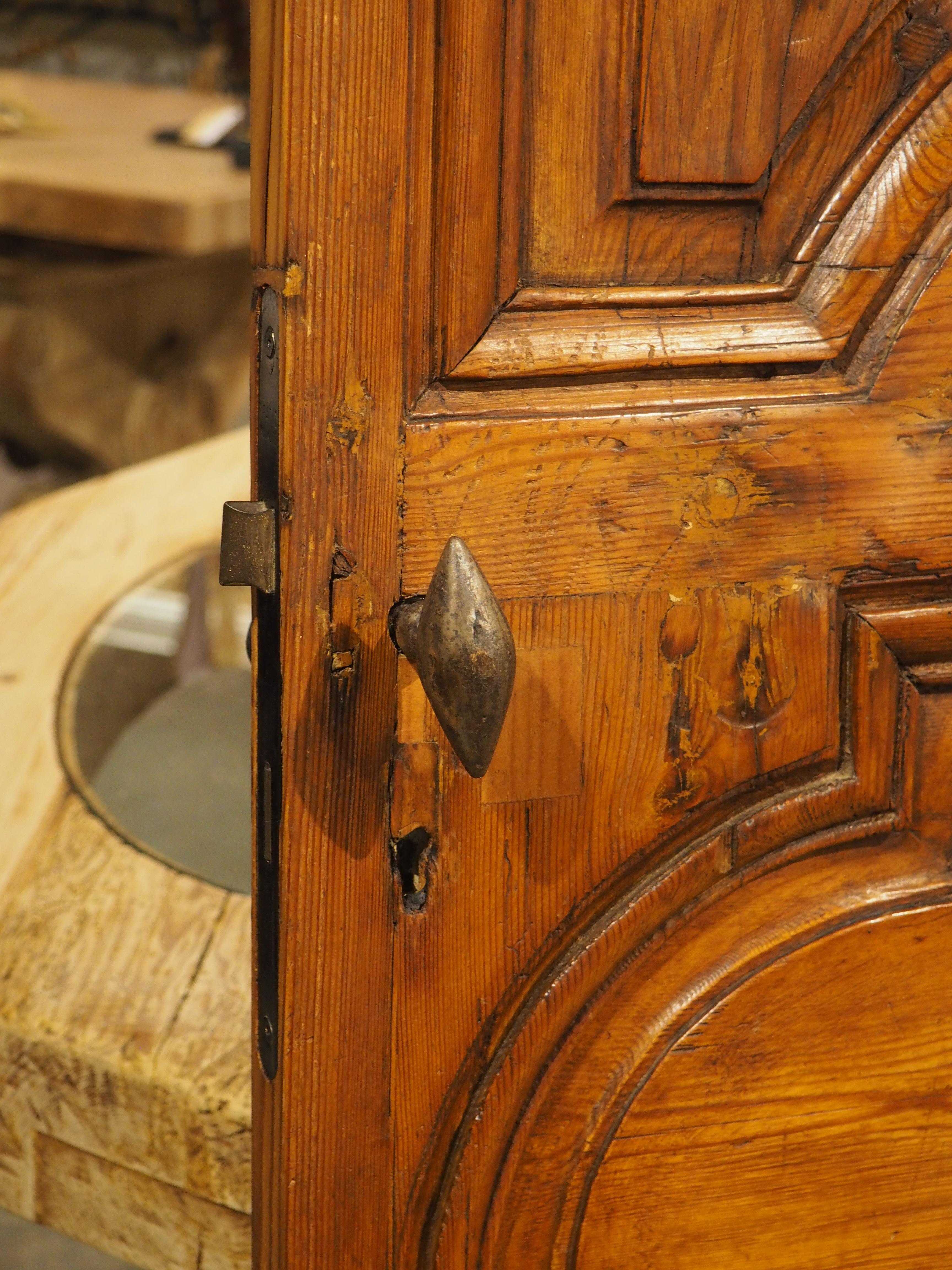 Porte d'intérieur en pin sculpté de Marseille, 19e siècle en vente 3