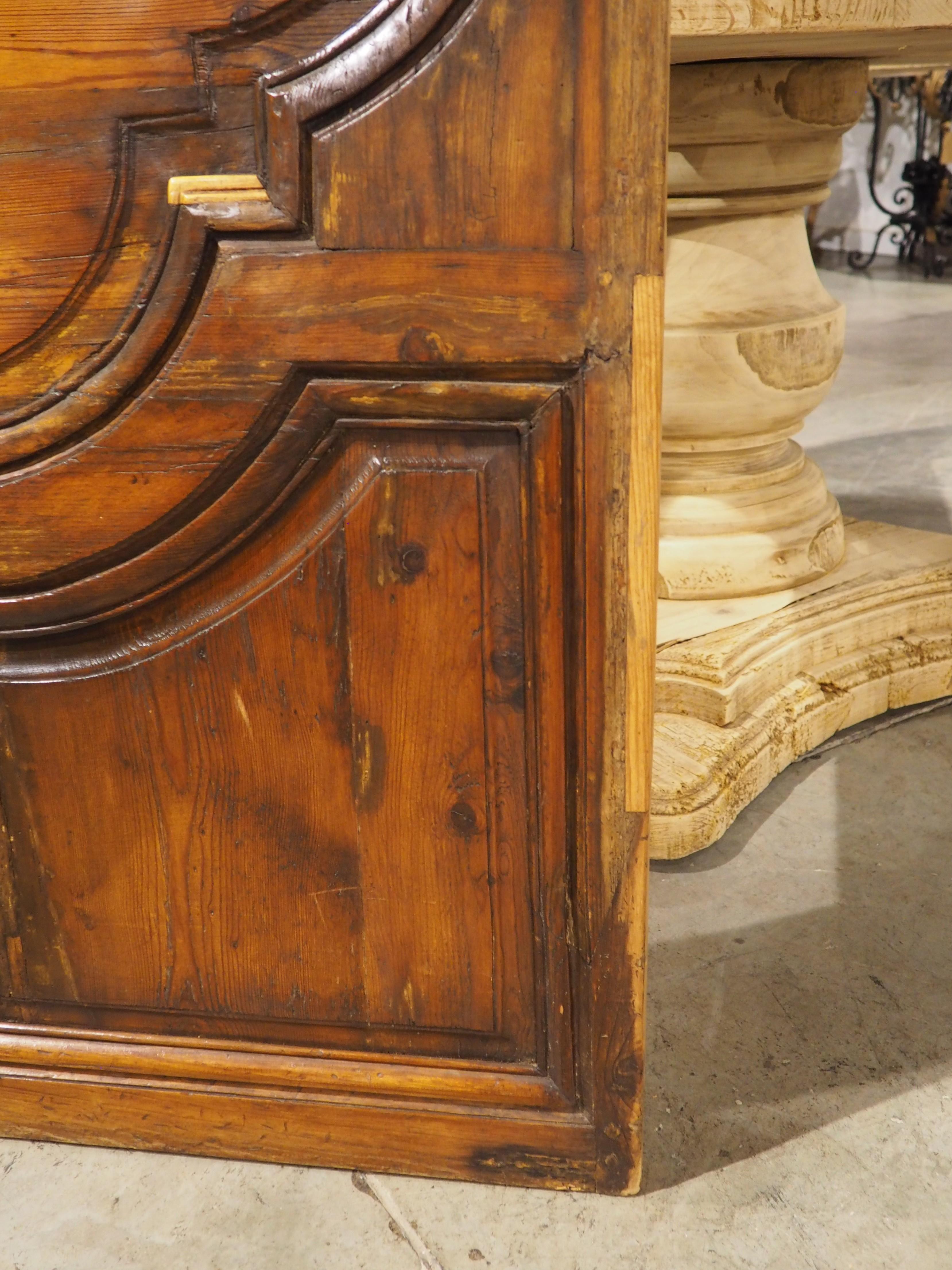 Porte d'intérieur en pin sculpté de Marseille, 19e siècle en vente 3