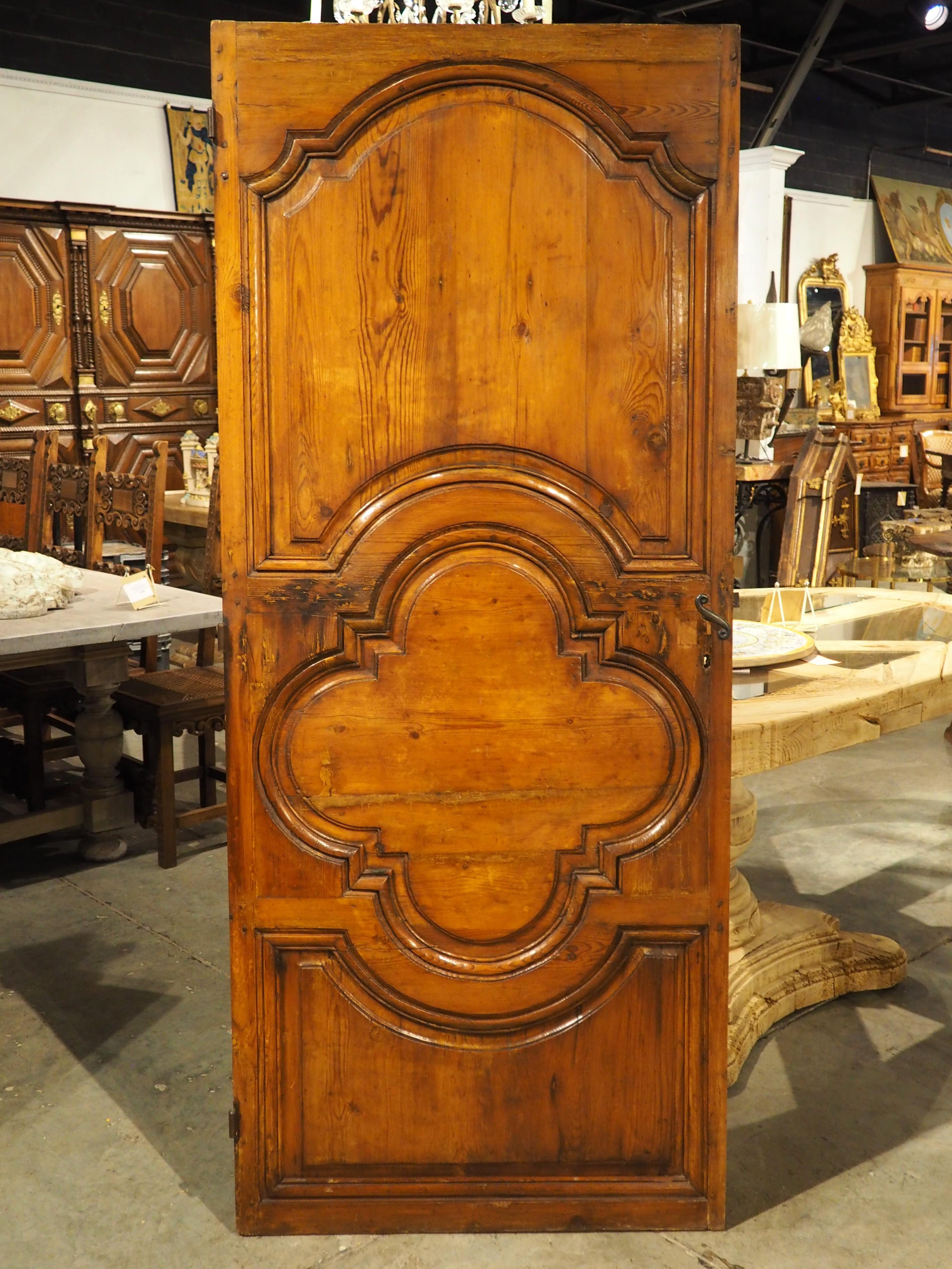 Porte d'intérieur en pin sculpté de Marseille, 19e siècle en vente 4
