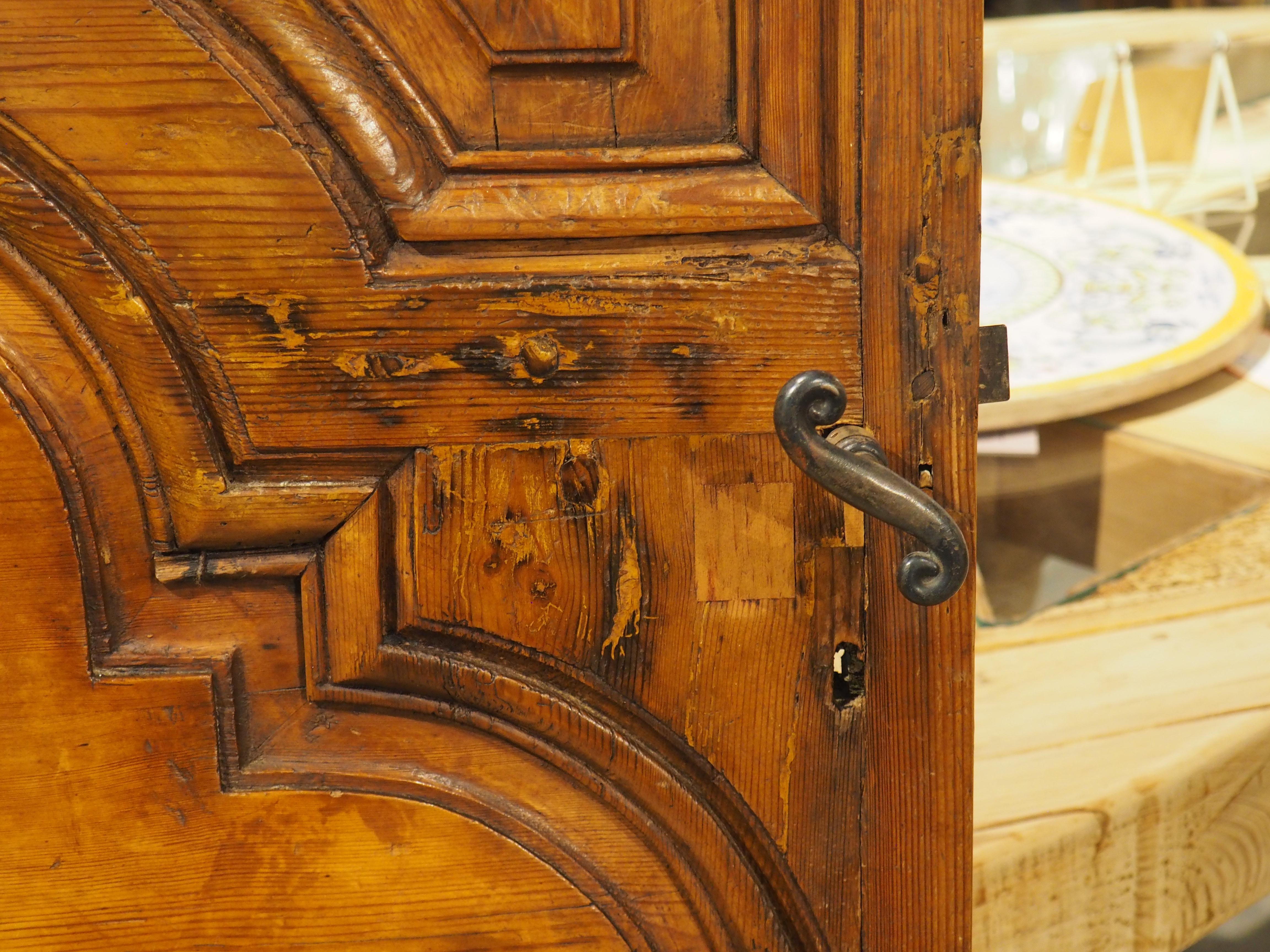 Porte d'intérieur en pin sculpté de Marseille, 19e siècle en vente 8