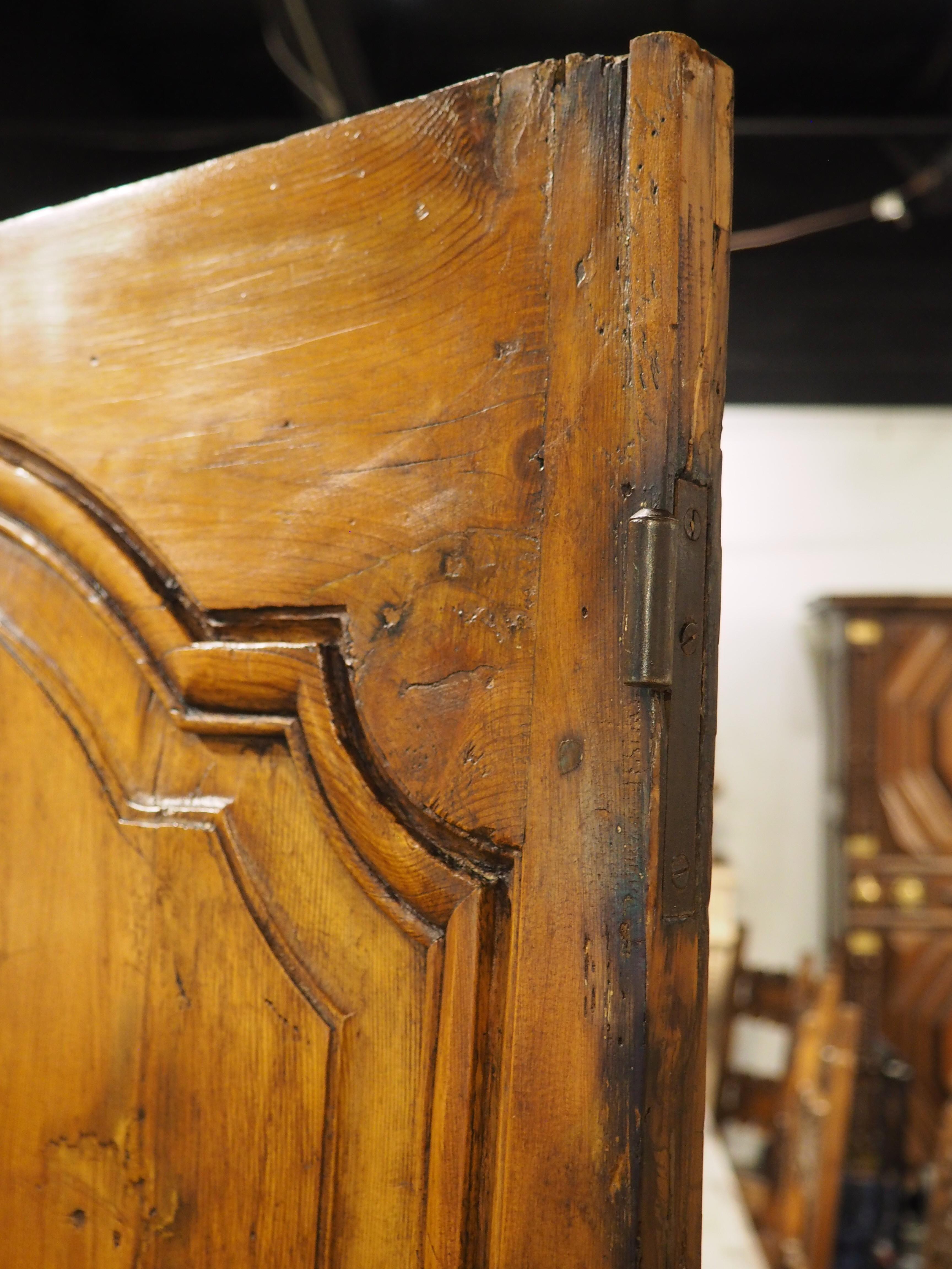 Porte d'intérieur en pin sculpté de Marseille, 19e siècle en vente 9