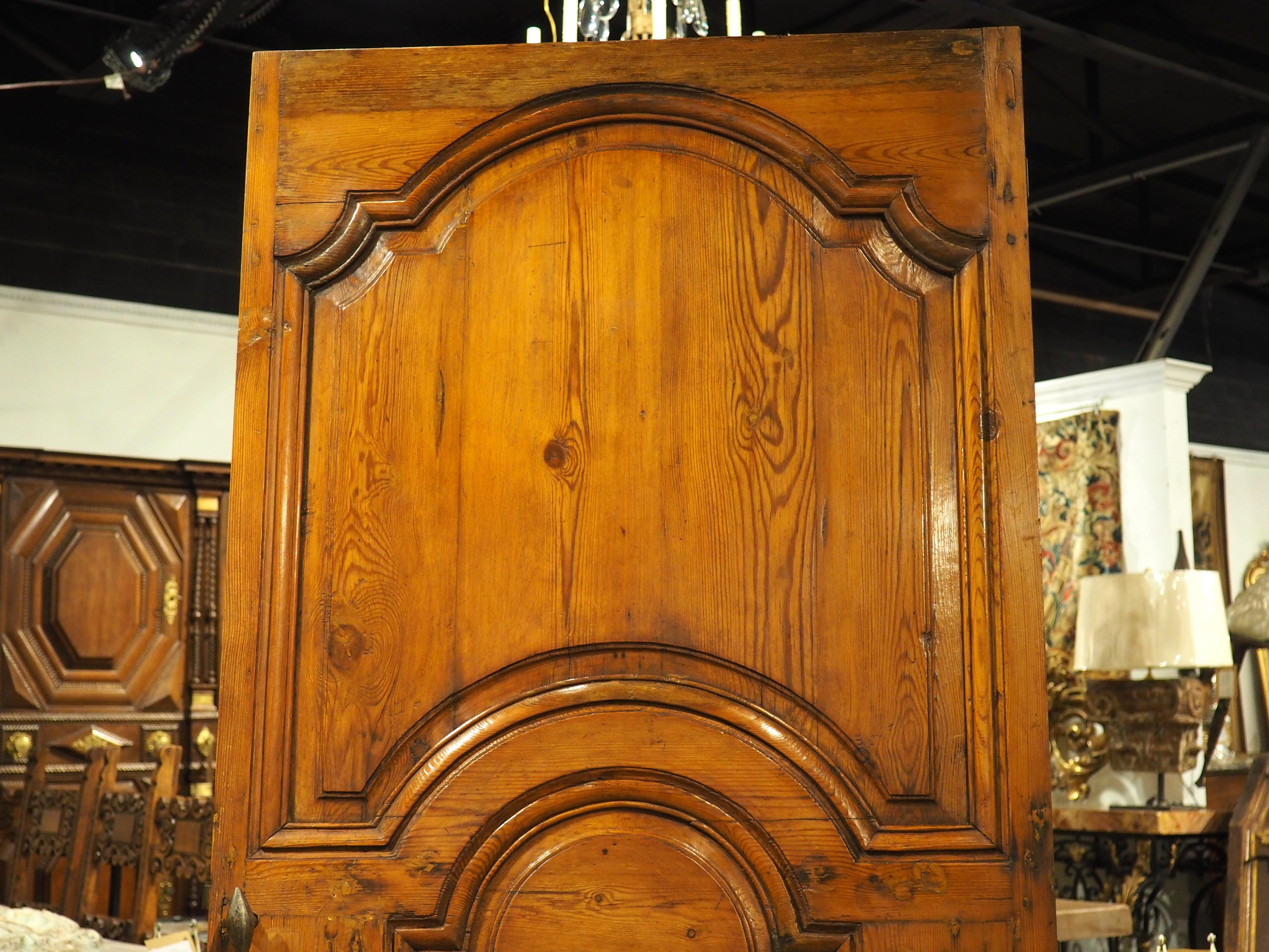 Métal Porte d'intérieur en pin sculpté de Marseille, 19e siècle en vente