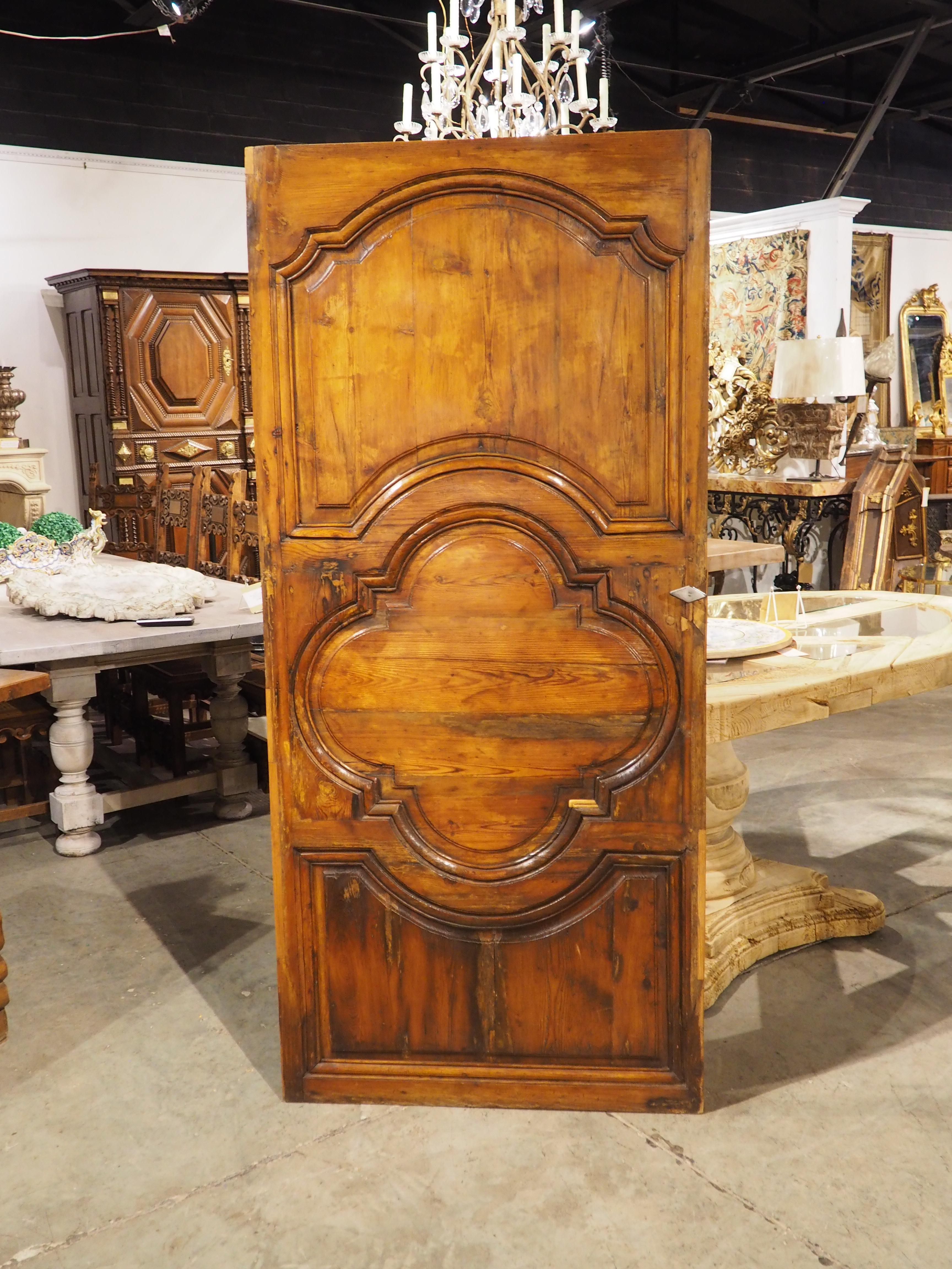 Porte d'intérieur en pin sculpté de Marseille, 19e siècle en vente 2