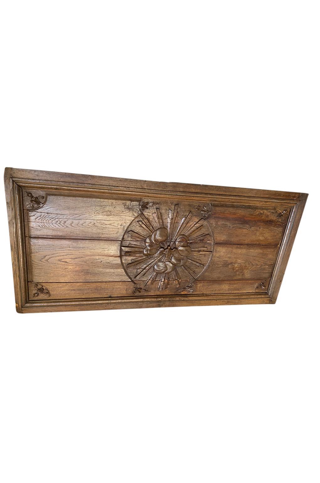 19th Century French Carved Sunburst Panel In Good Condition For Sale In Atlanta, GA