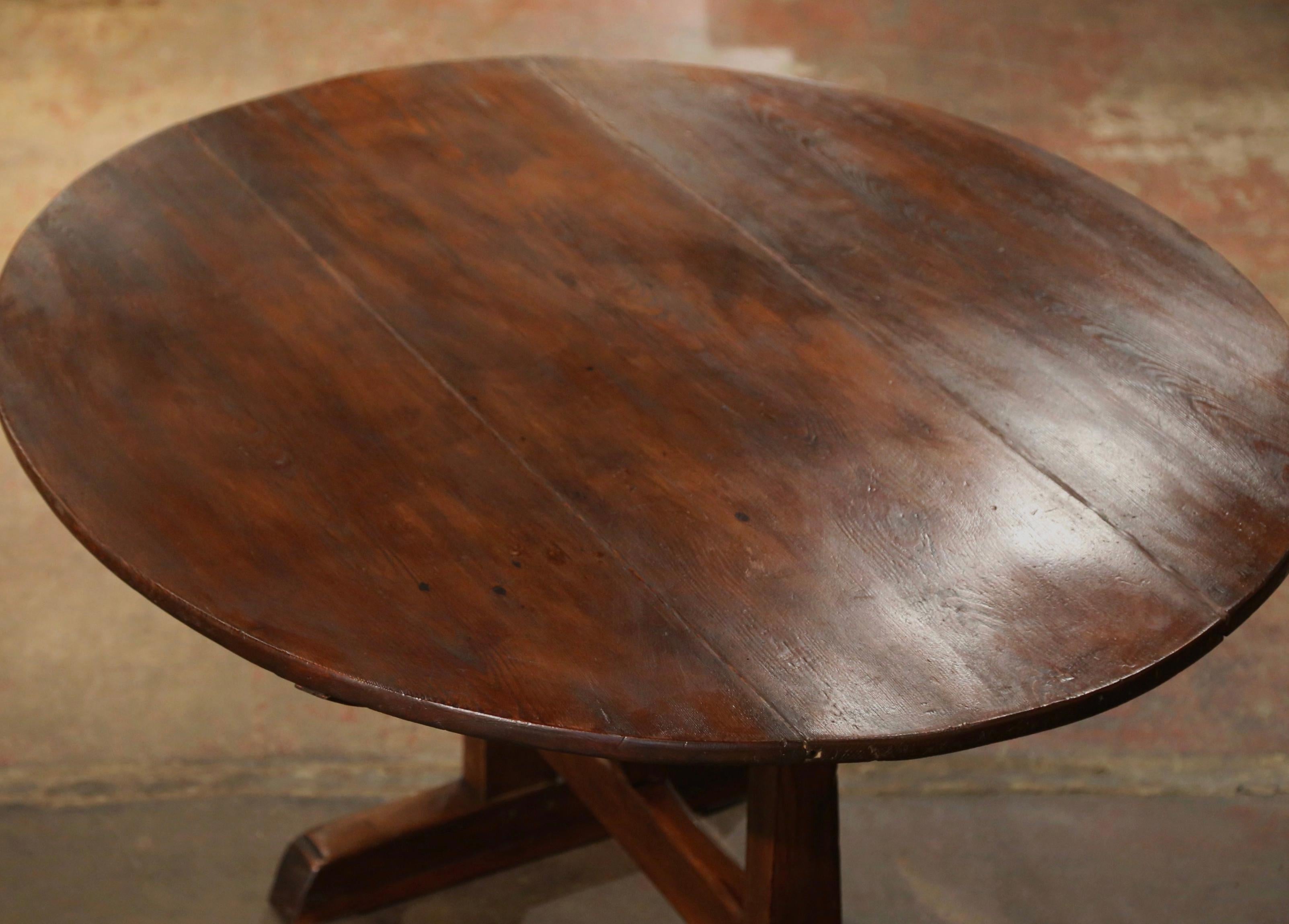 19th Century French Carved Walnut and Pine Oval Tilt-Top Wine Tasting Table For Sale 2