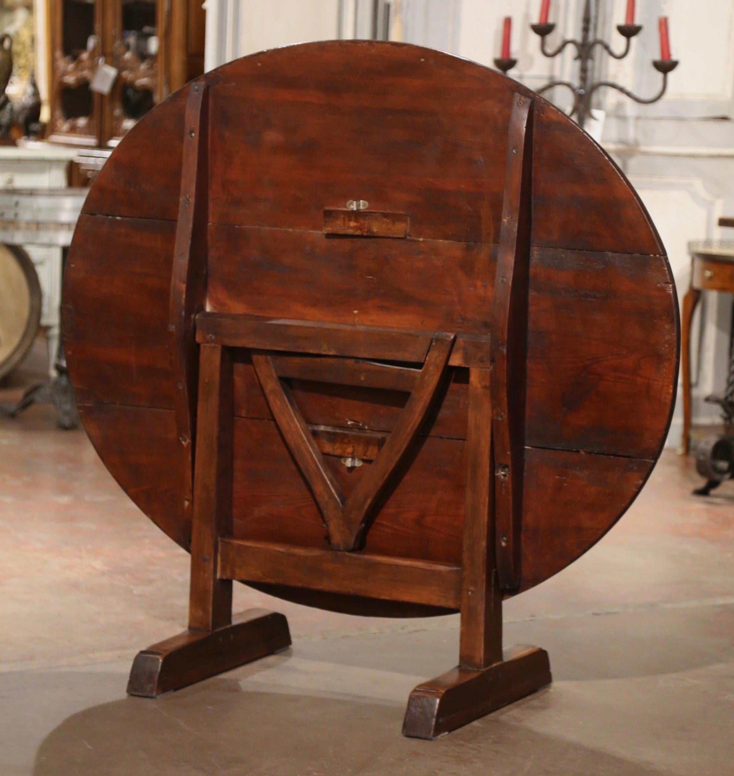 19th Century French Carved Walnut and Pine Oval Tilt-Top Wine Tasting Table For Sale 4