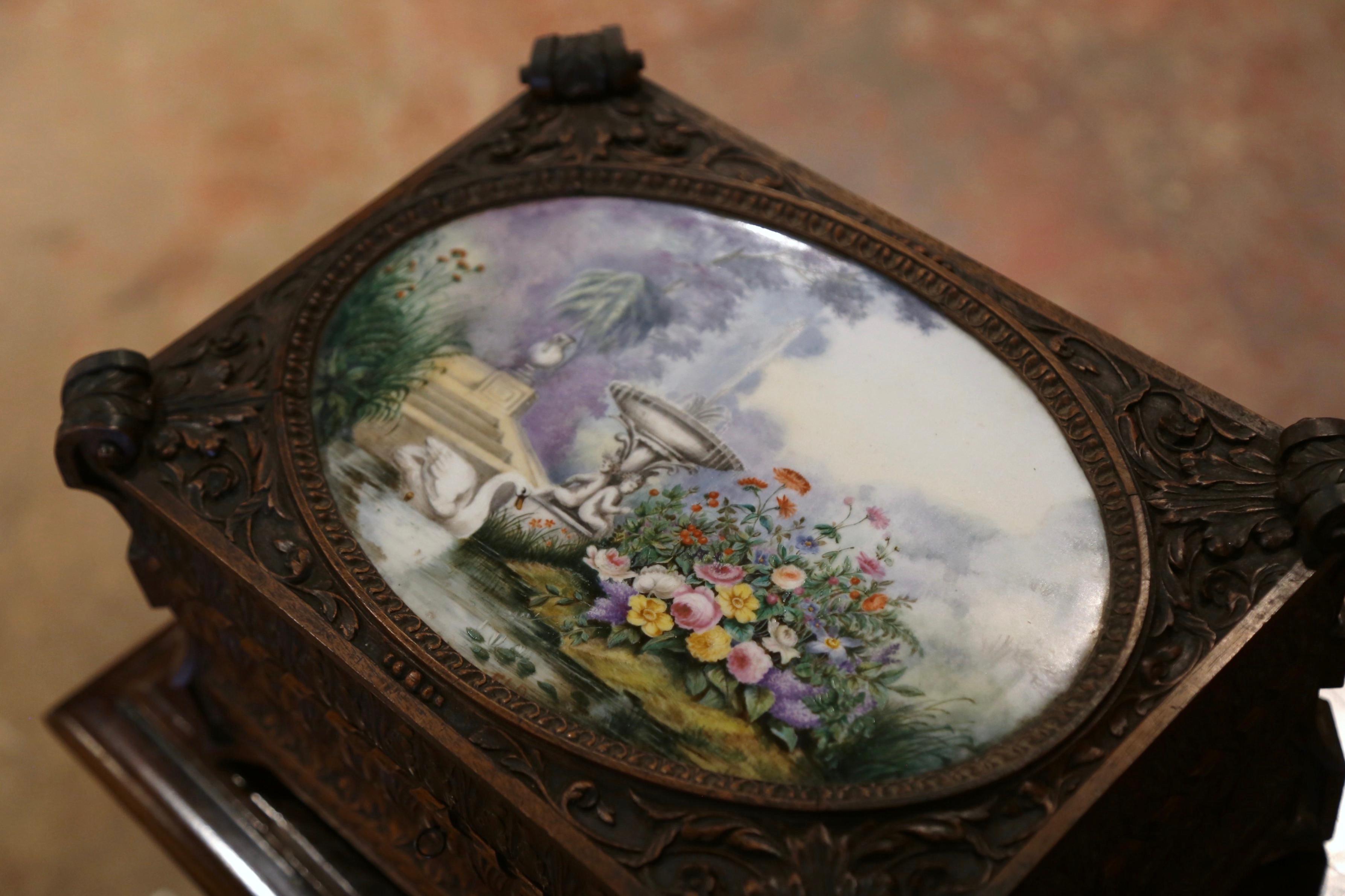 Napoléon III Boîte à bijoux en noyer sculpté et porcelaine française du 19ème siècle signée Fichet Paris en vente
