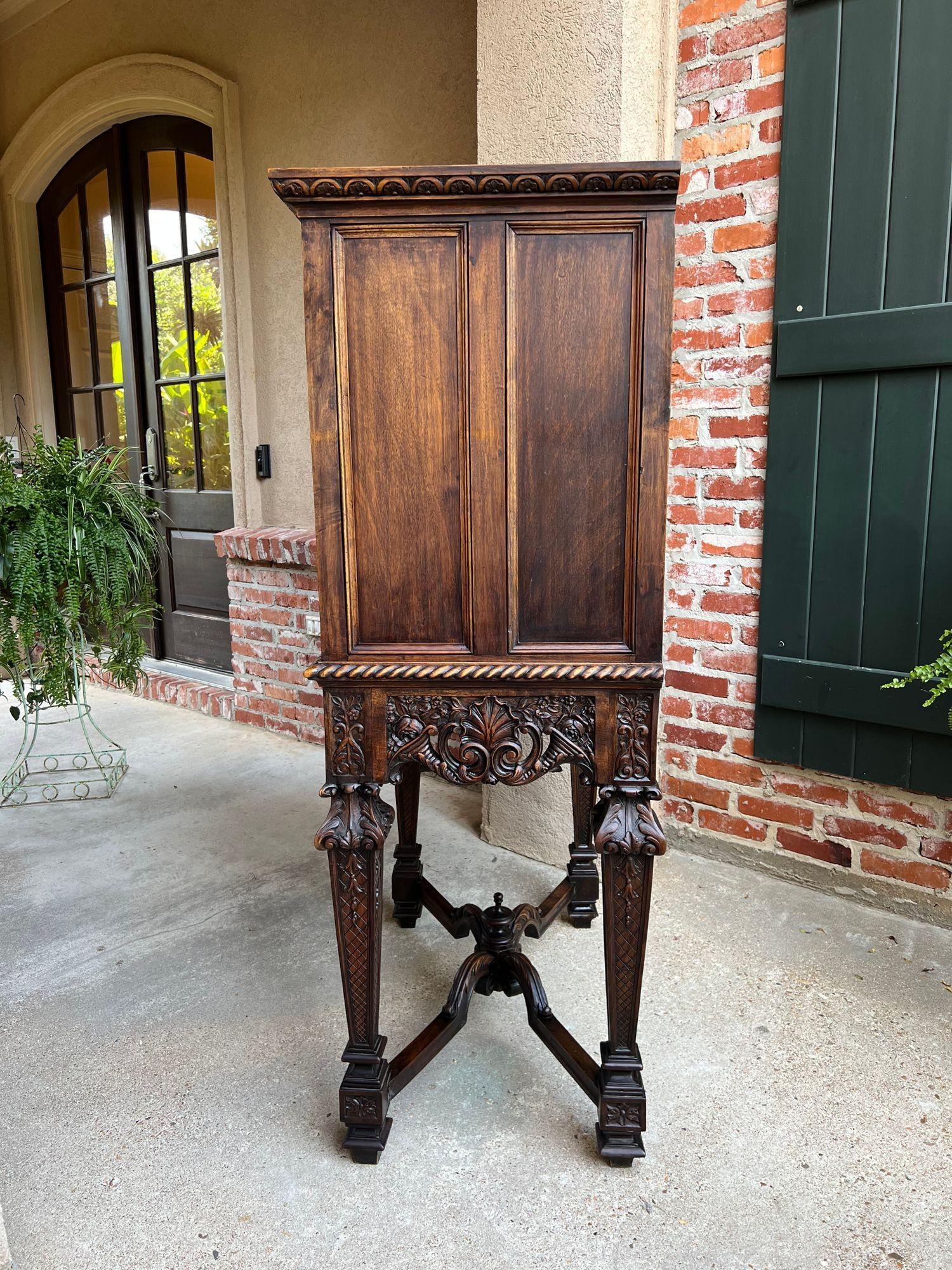 19th Century, French Carved Walnut Cabinet Bar Renaissance Wine Server Baroque For Sale 10