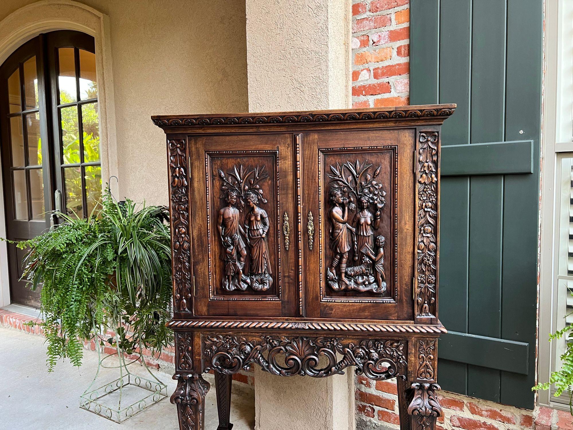 19th Century, French Carved Walnut Cabinet Bar Renaissance Wine Server Baroque For Sale 13