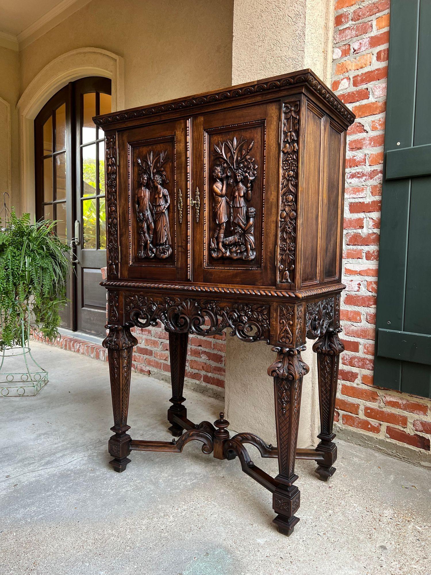 19th Century, French Carved Walnut Cabinet Bar Renaissance Wine Server Baroque For Sale 4