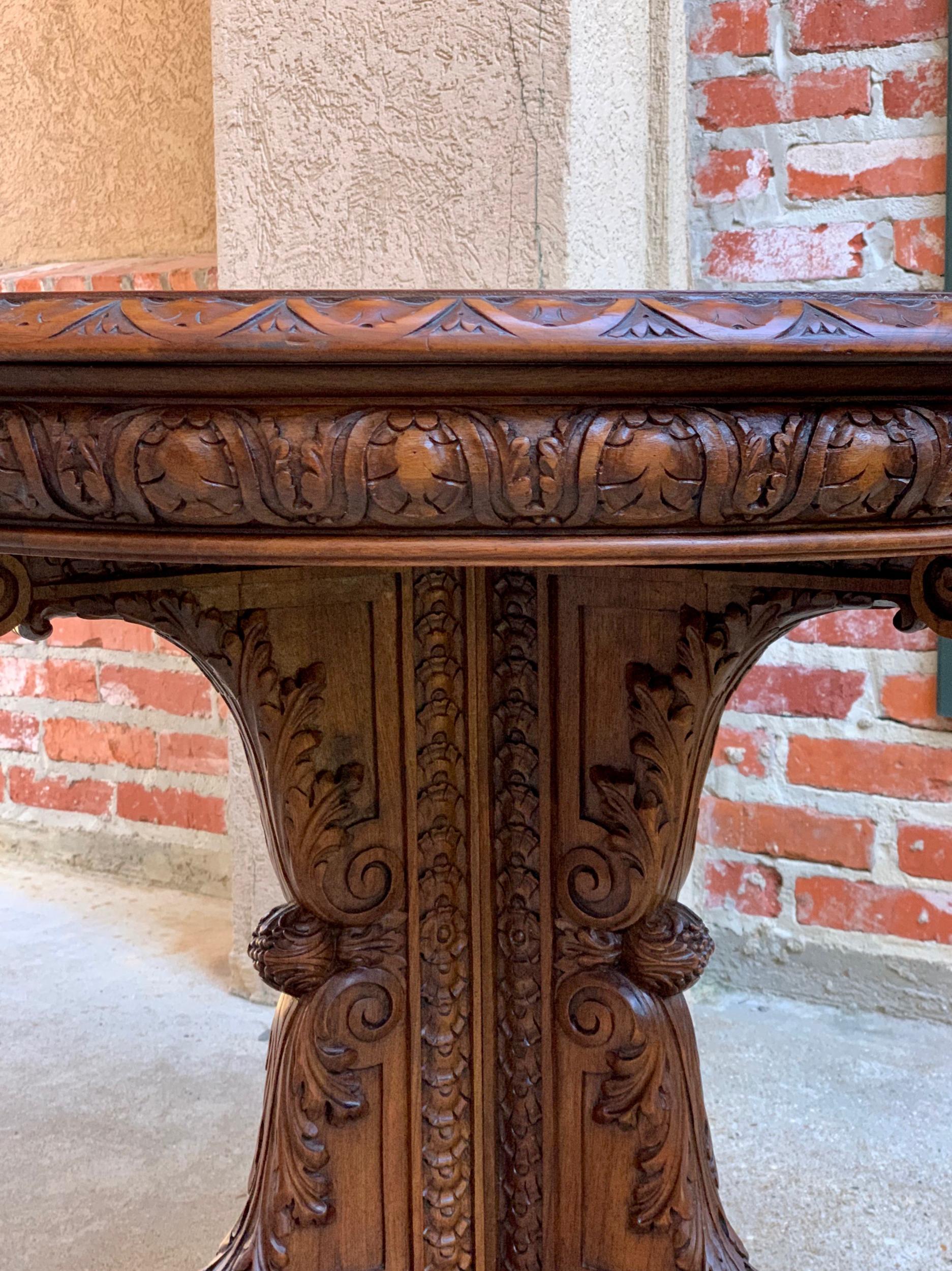 19th Century French Carved Walnut Center Table Round Foyer Lion Louis XIV Style 15