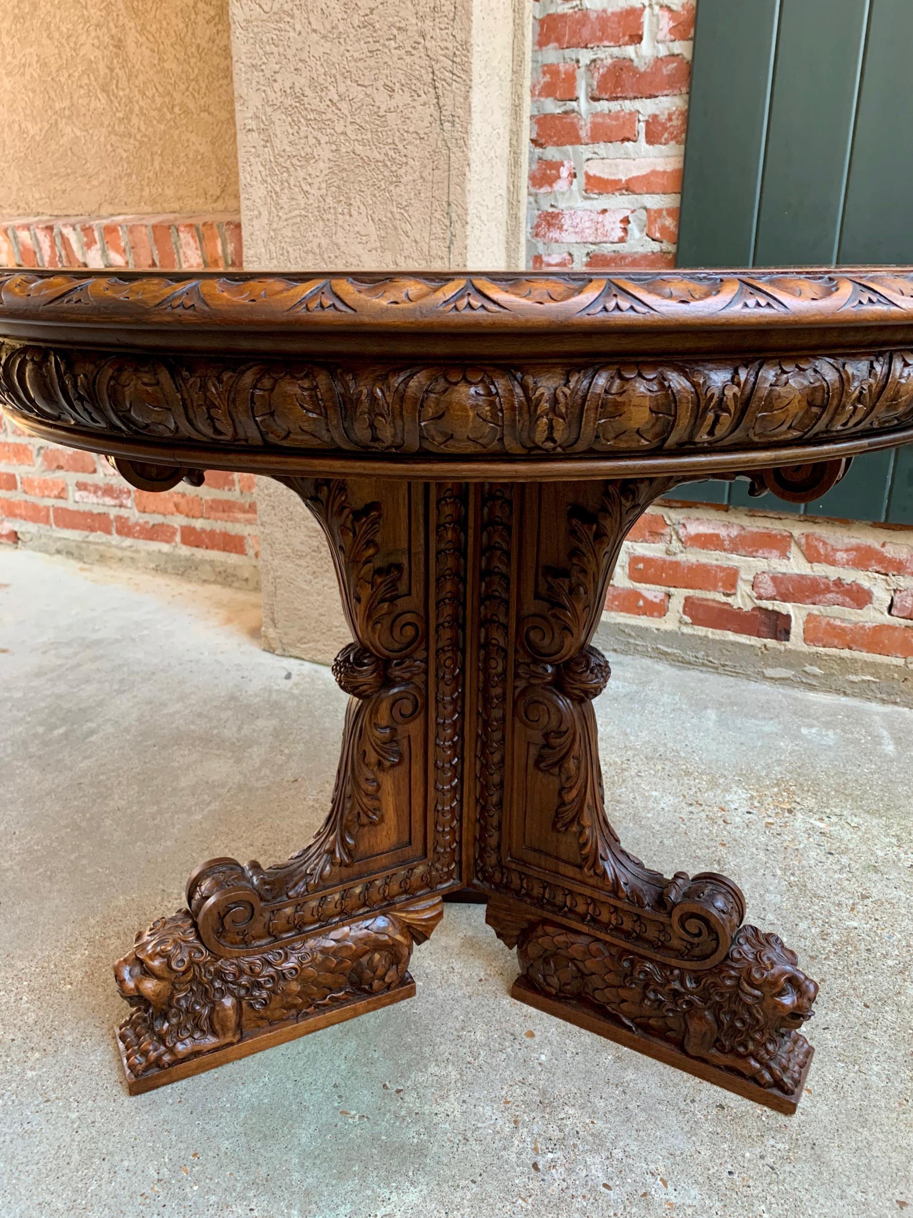 19th Century French Carved Walnut Center Table Round Foyer Lion Louis XIV Style In Good Condition In Shreveport, LA