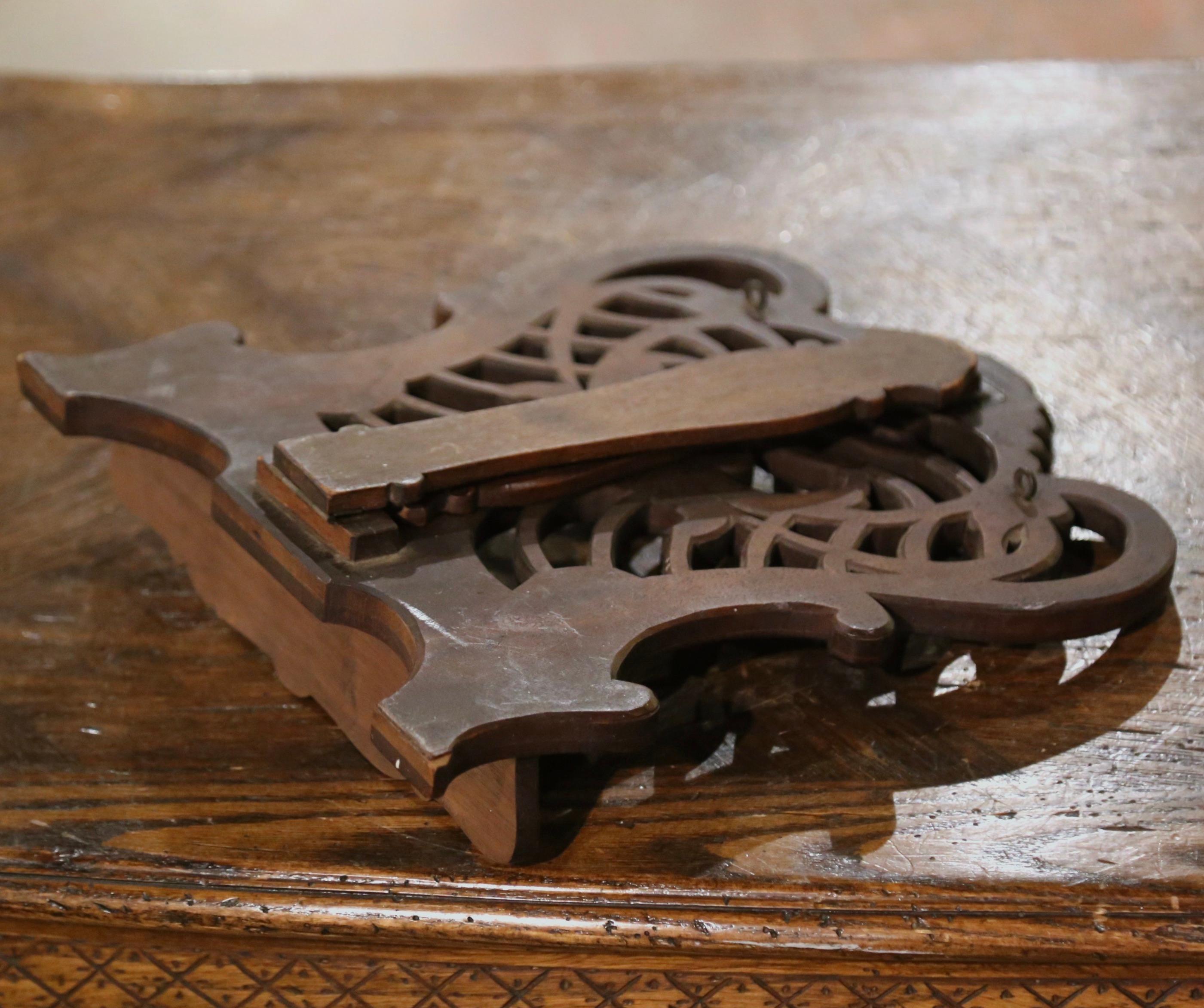 19th Century French Carved Walnut Folding Table Book Stand with Shell Motif For Sale 2