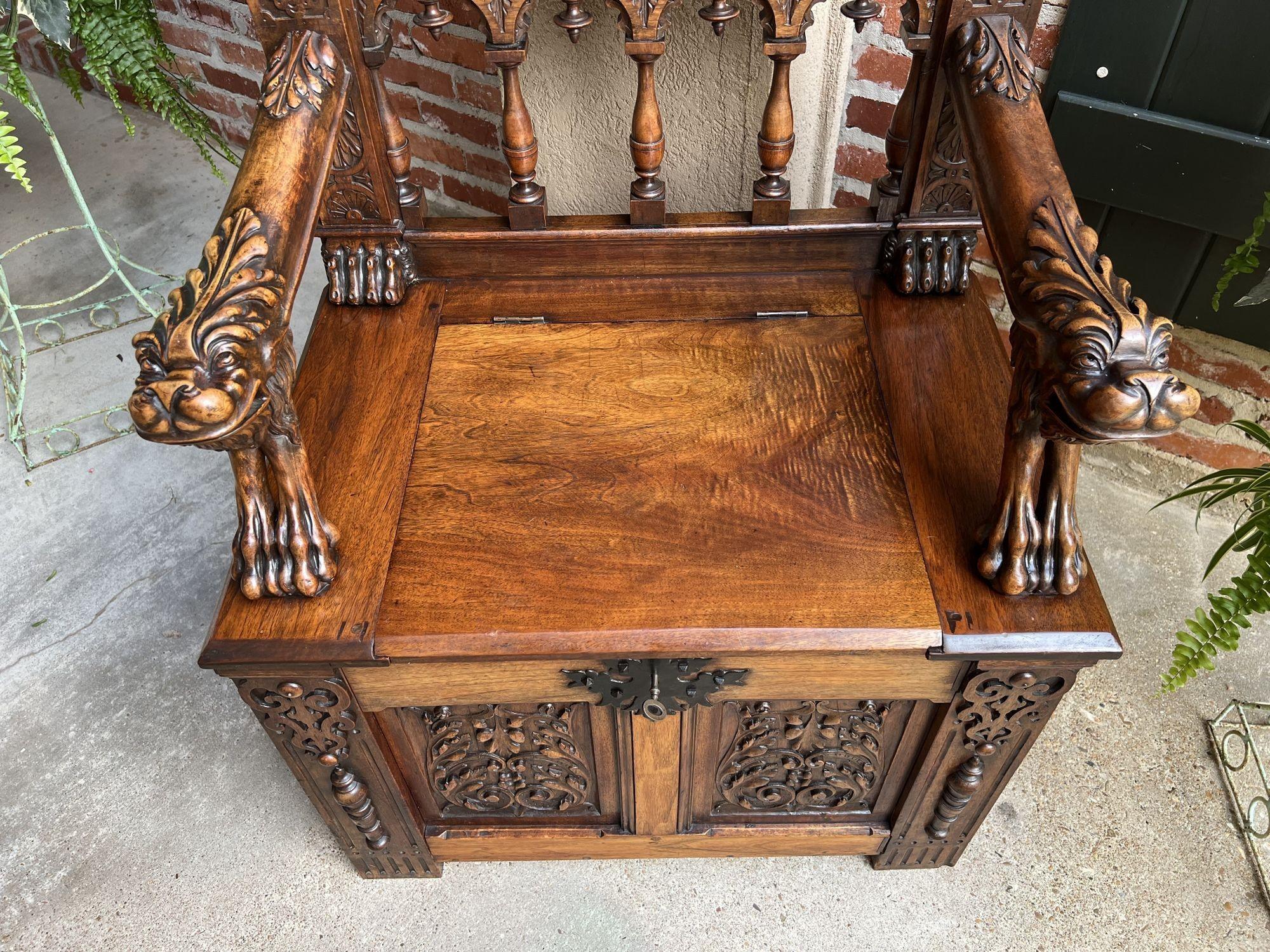 Antiquité - Banc d'entrée en noyer sculpté Breton Bretagne Pew Renaissance c1890 en vente 2