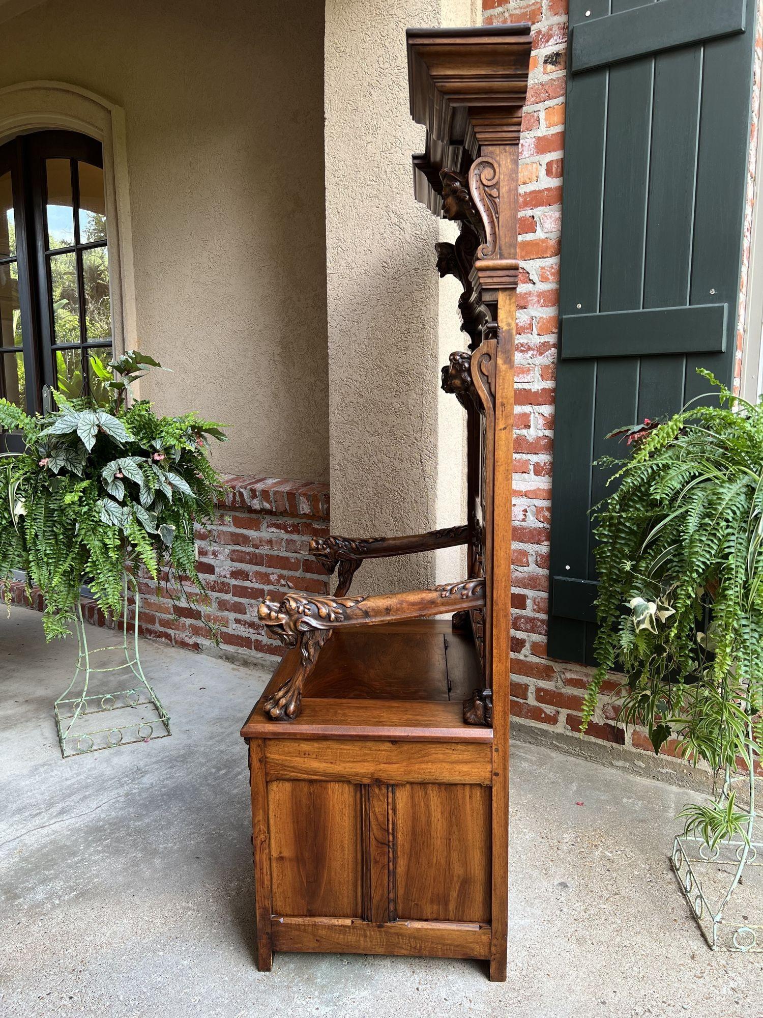 Antiquité - Banc d'entrée en noyer sculpté Breton Bretagne Pew Renaissance c1890 en vente 12