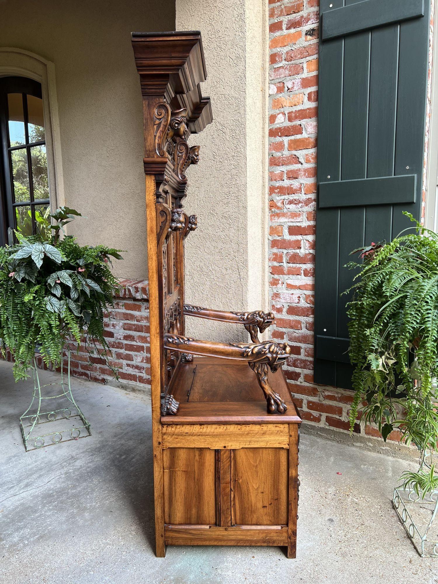 Banc d'entrée français du 19ème siècle en noyer sculpté de style Renaissance Breton Brittany Pew en vente 2