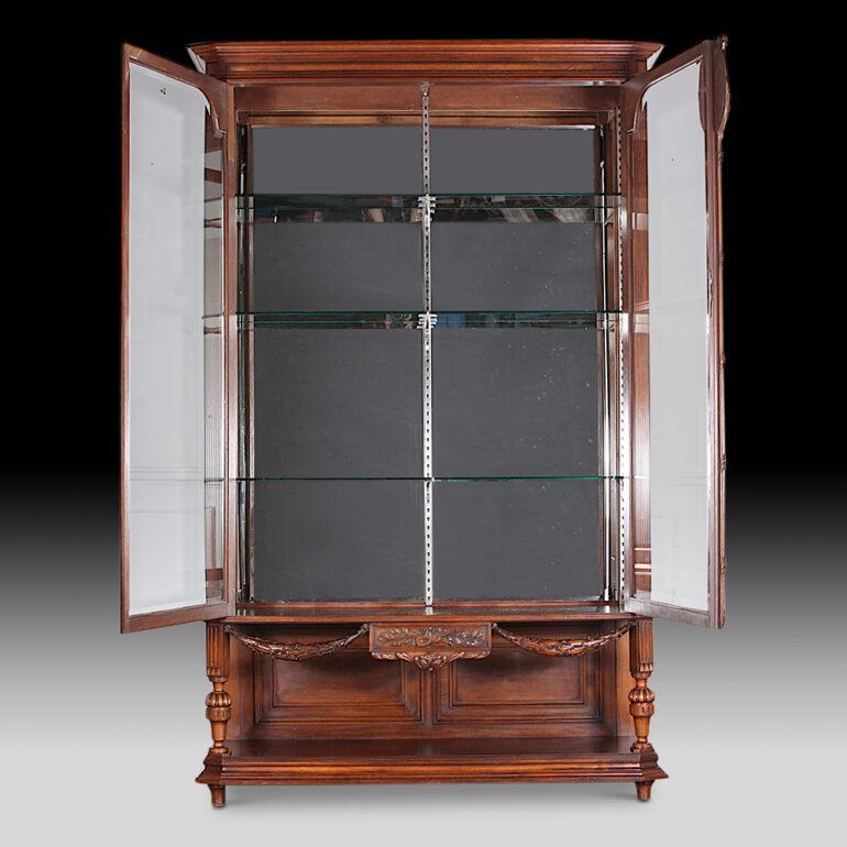 19th Century French Carved Walnut Louis XVI Vitrine Display Cabinet In Good Condition For Sale In Vancouver, British Columbia