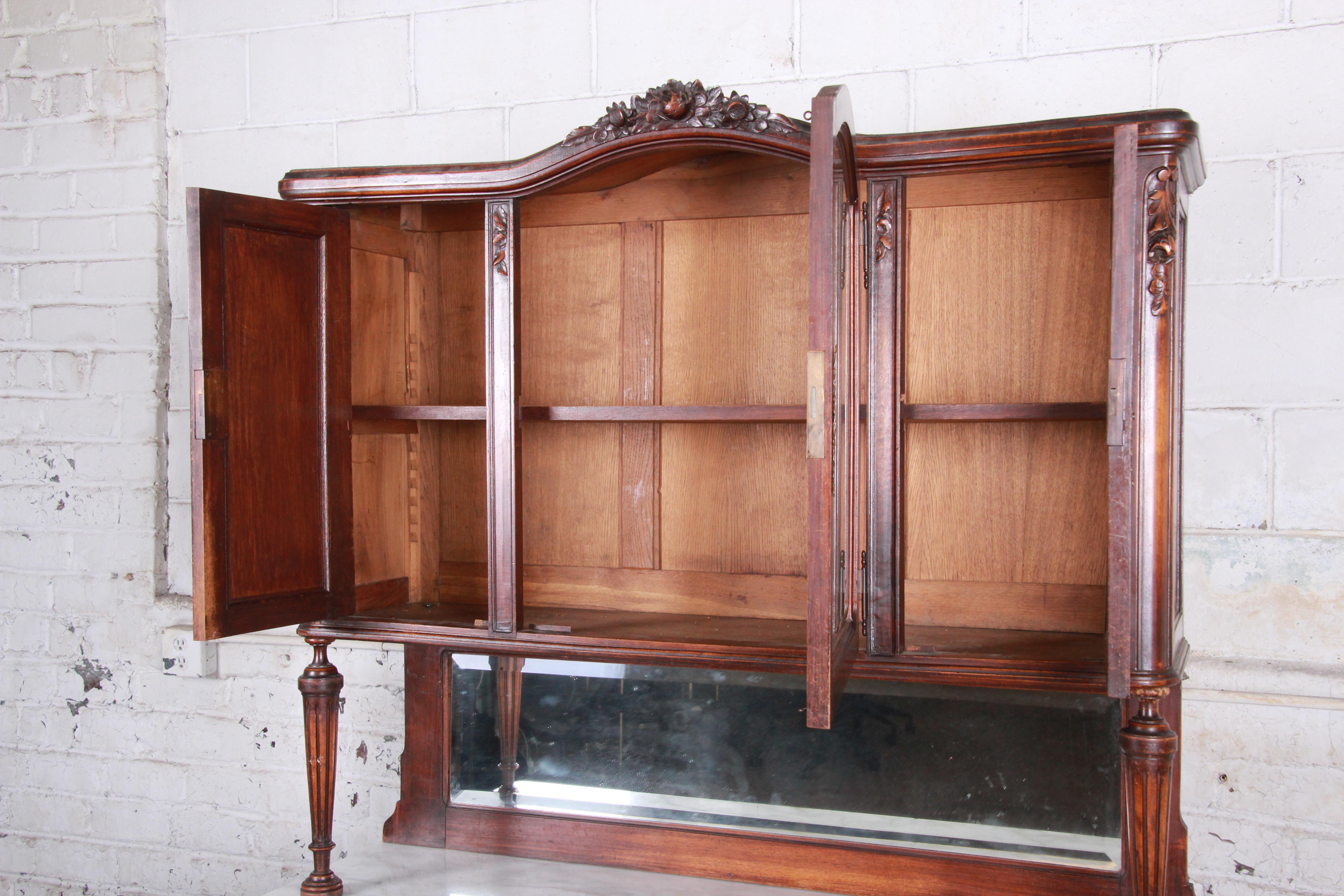 19. Jahrhundert Französisch geschnitzt Nussbaum Marmor Top Sideboard mit Hutch (Spiegel)