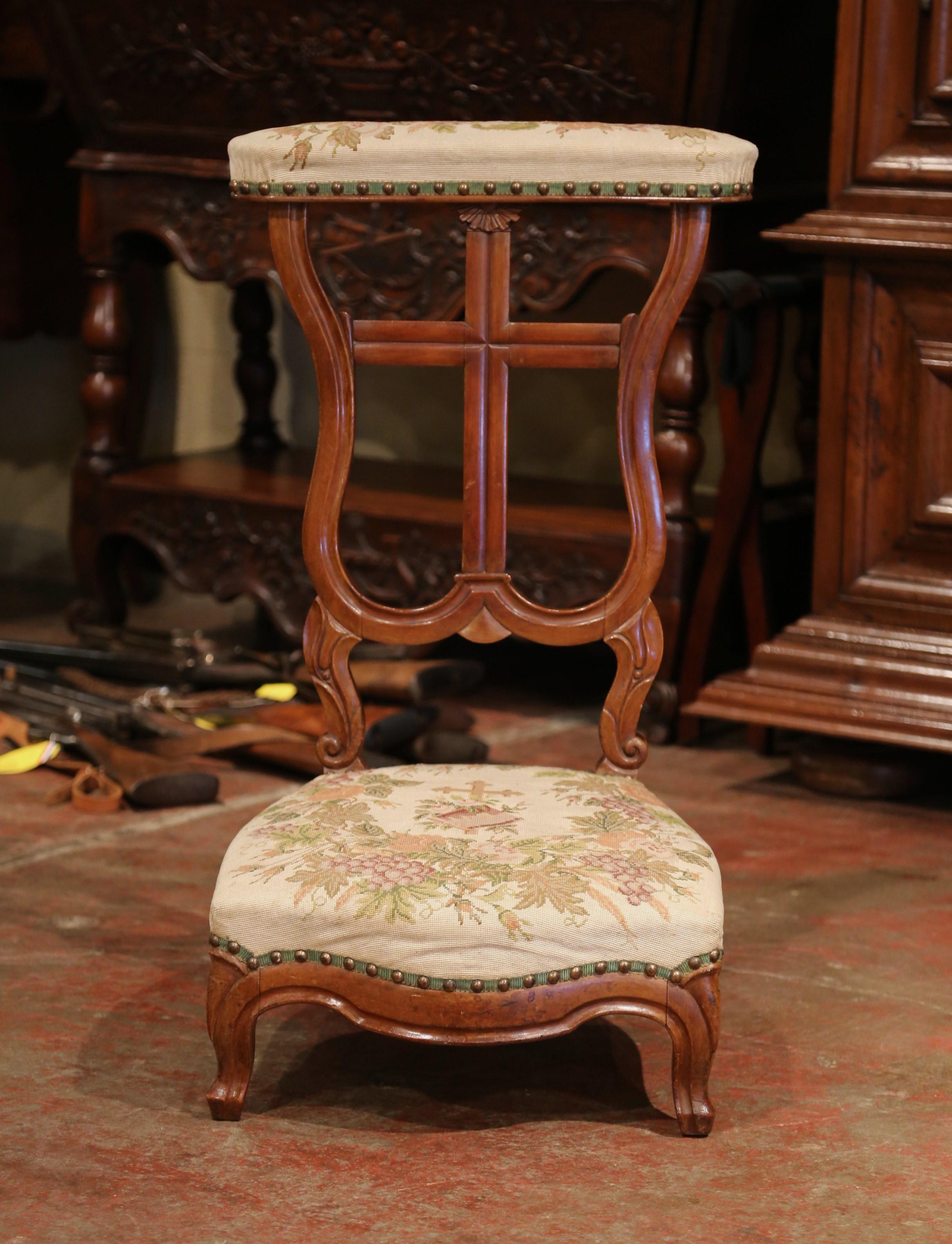 Place this elegant antique Louis XV prayer chair in your bedroom for daily devotions. Crafted in France, circa 1880, the traditional, fruitwood kneeler sits on scroll feet over a bombe scalloped apron. The chair with a wide and cushioned seat,