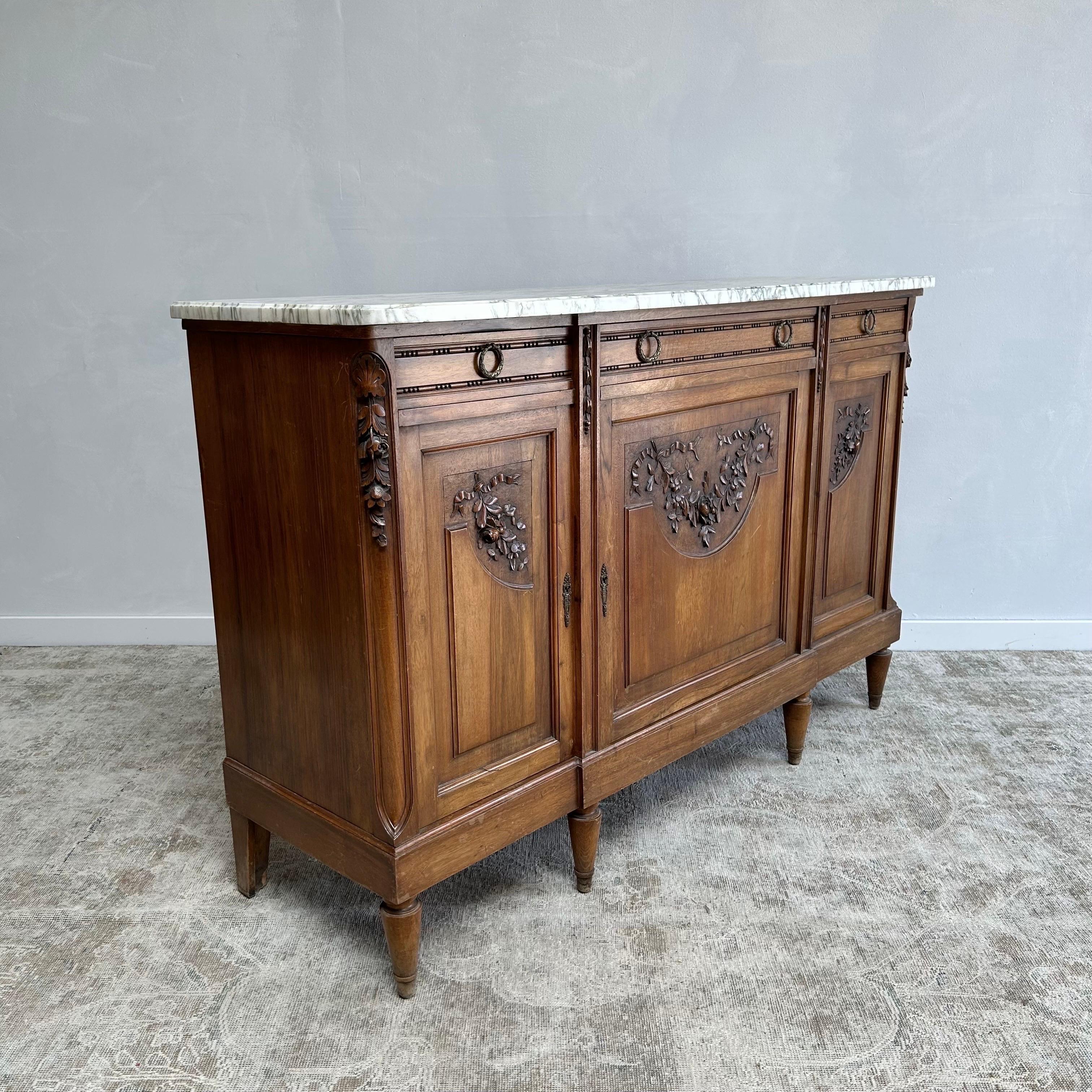 19th Century French Carved Walnut Roses Buffet with Marble Top 8