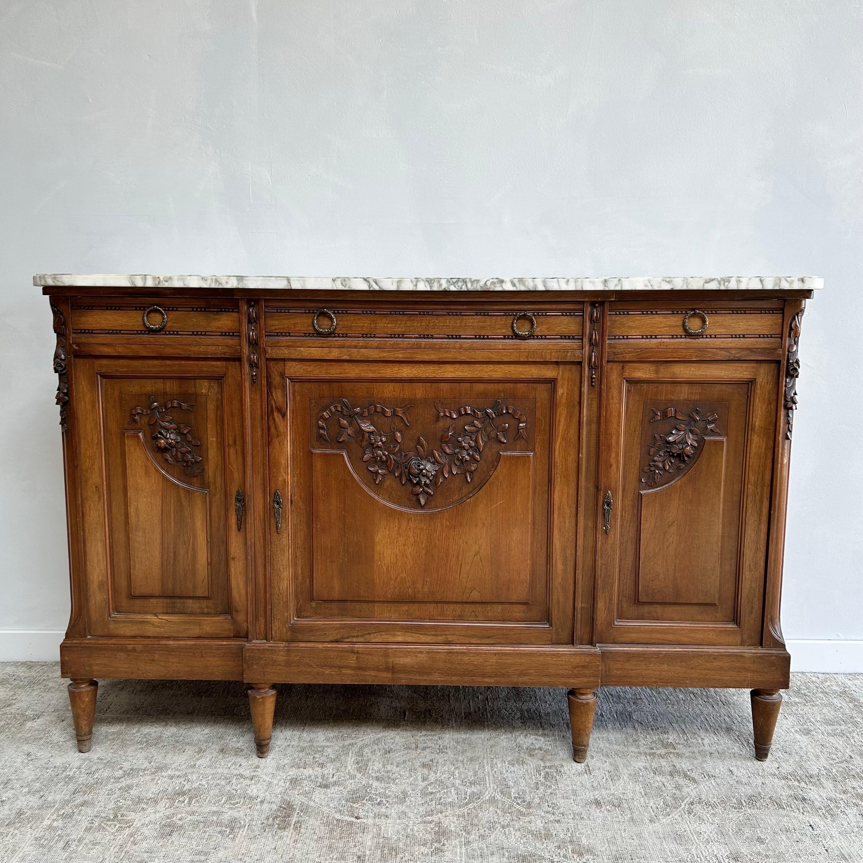19th Century French Carved Walnut Roses Buffet with Marble Top 15
