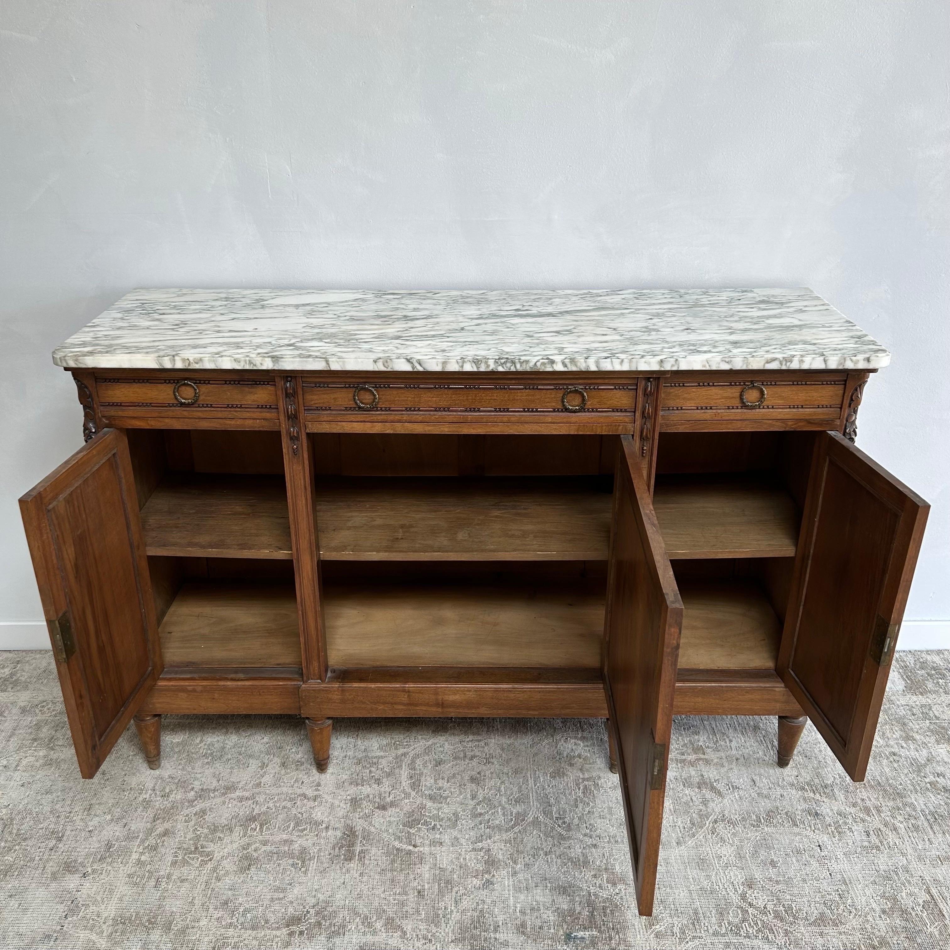 19th Century French Carved Walnut Roses Buffet with Marble Top 1