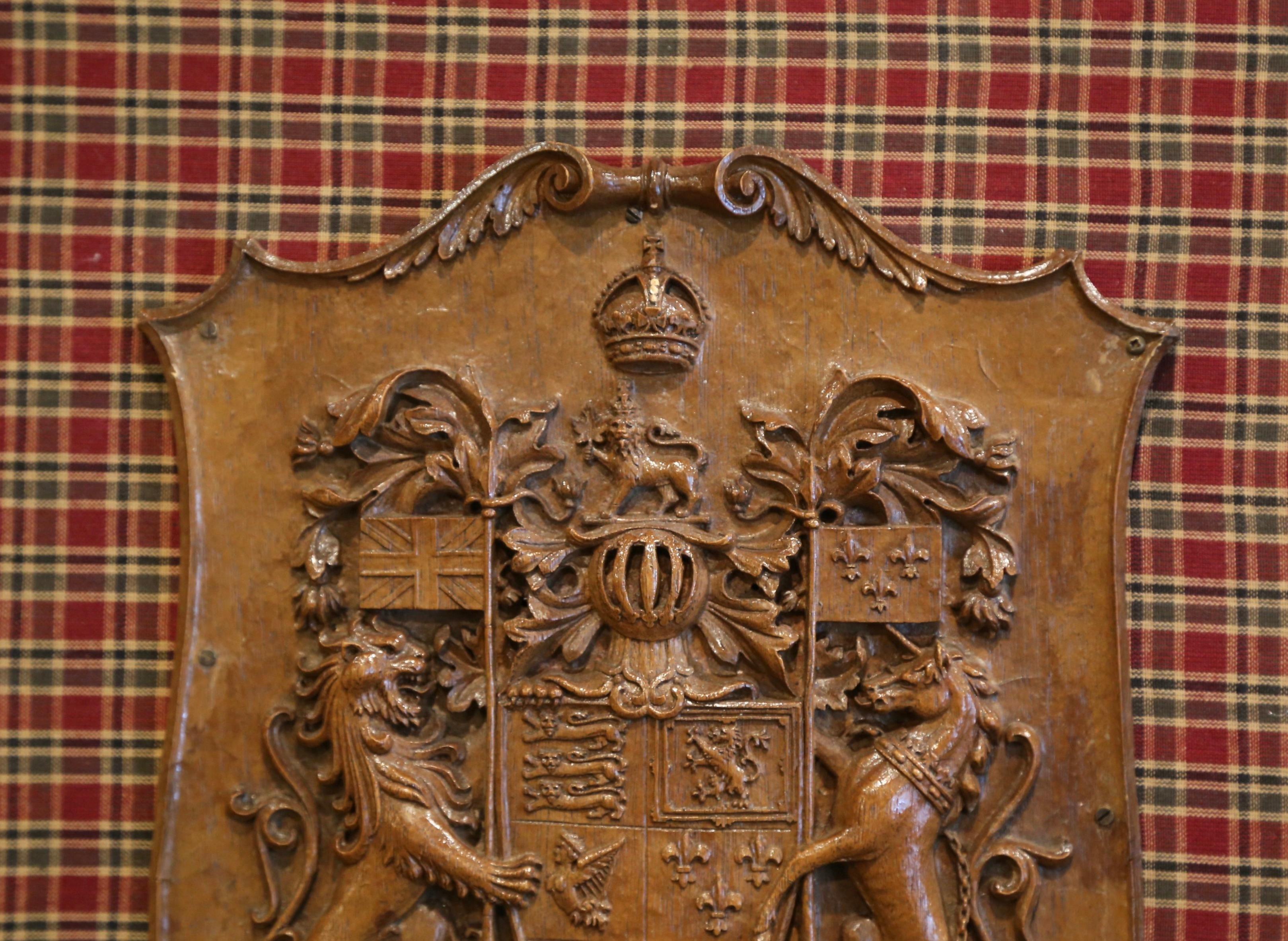 19th Century French Carved Walnut Royal Coat of Arms of Canada in Gilt Frame For Sale 1