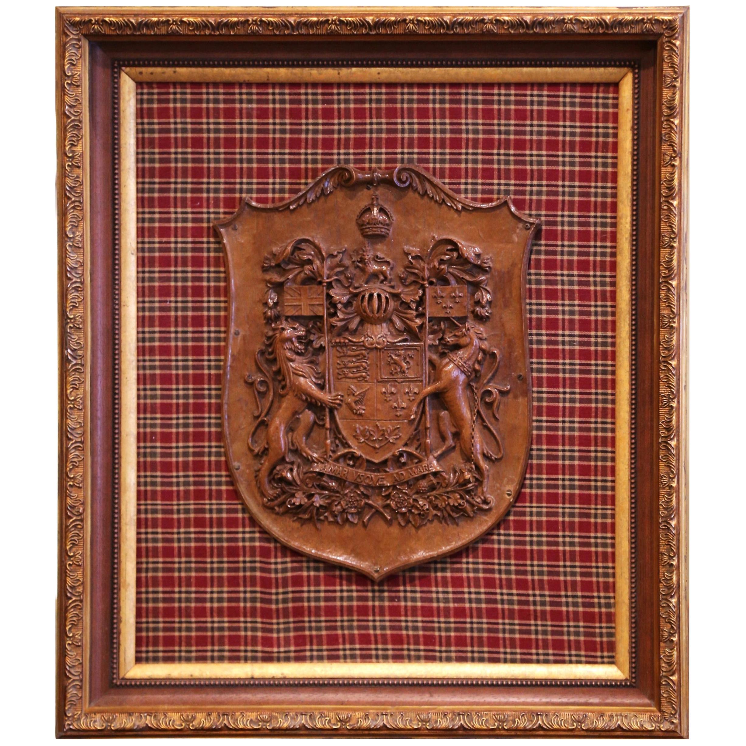 Französischer geschnitzter Walnussholz-Royal Coat of Arms of Canada aus dem 19. Jahrhundert in vergoldetem Rahmen