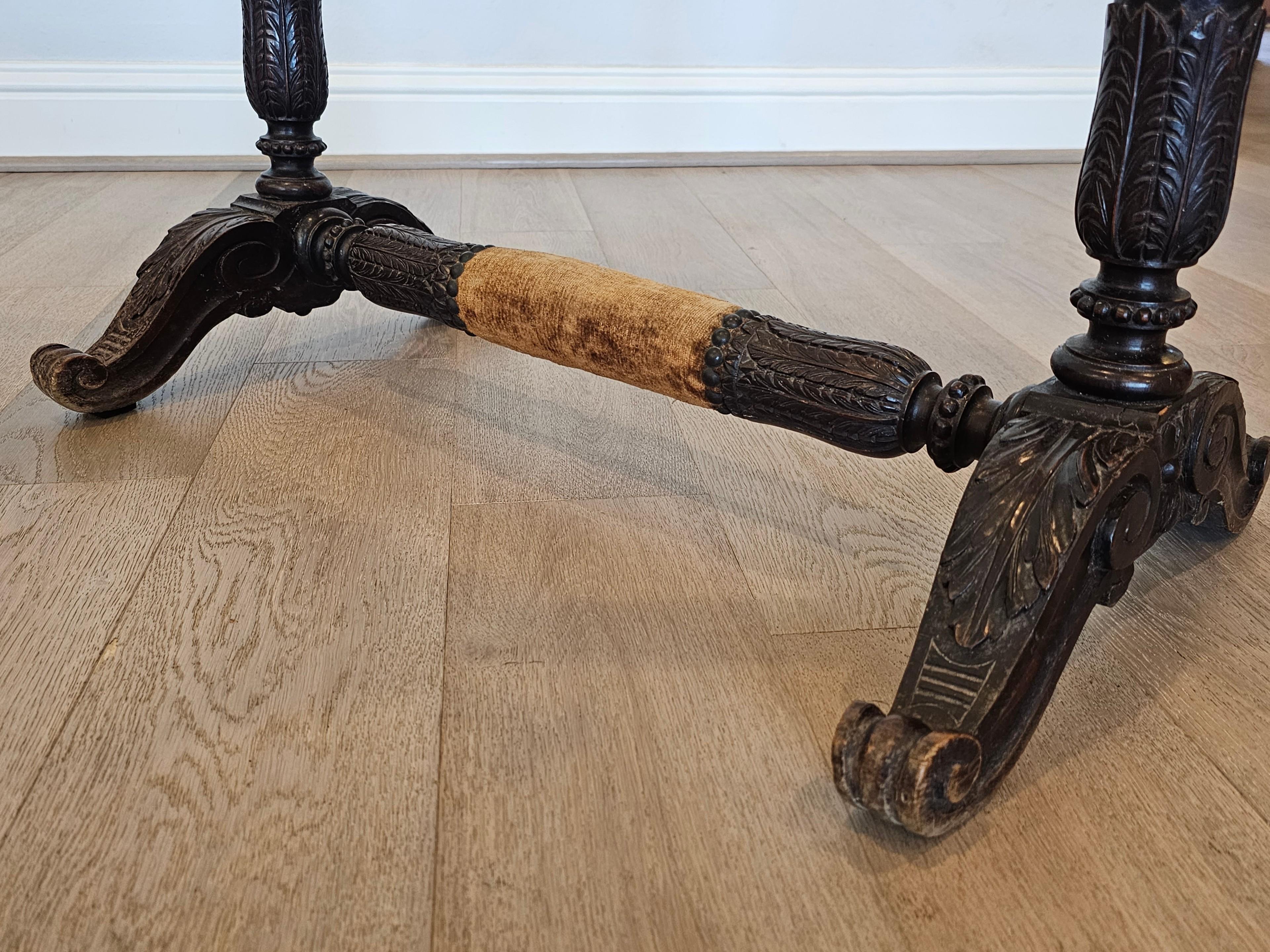 19. Jahrhundert Französisch geschnitzt Nussbaum Nähen Arbeit Stand Quilt Rack im Angebot 4