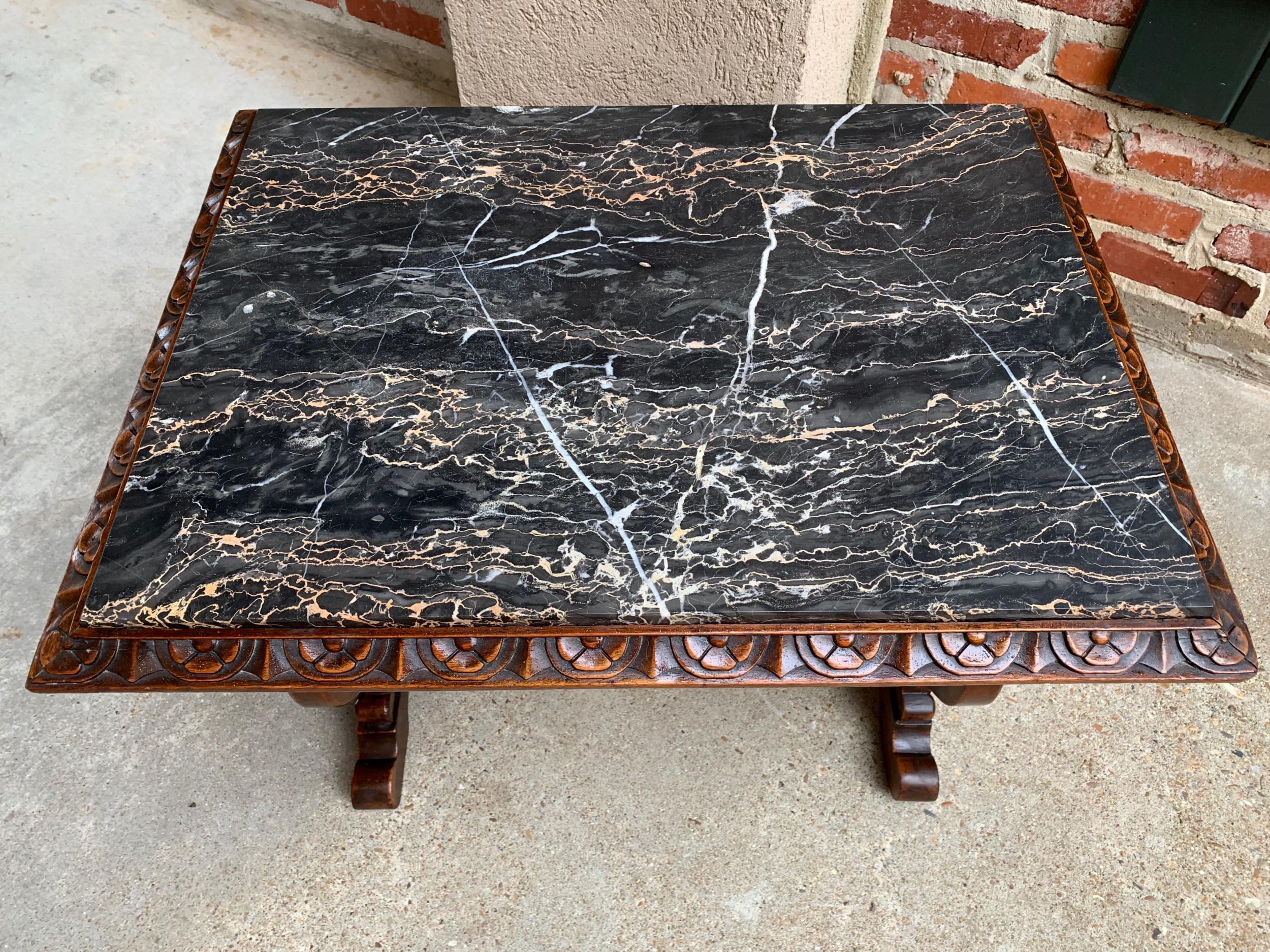 19th Century French Carved Walnut Side Accent Table Marble Top Petite Louis XV In Good Condition In Shreveport, LA