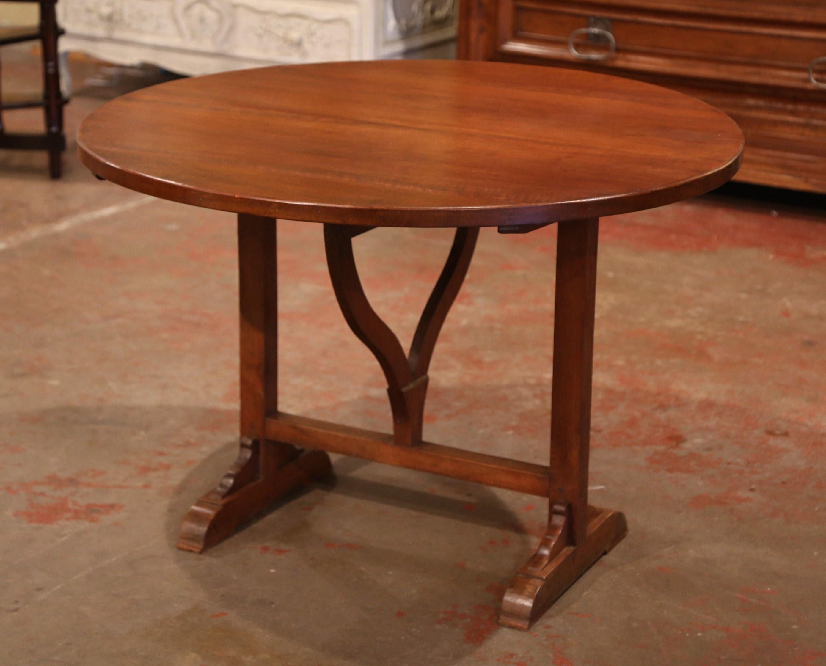 19th Century French Carved Walnut Tilt-Top Wine Tasting Table from Bordeaux In Excellent Condition In Dallas, TX