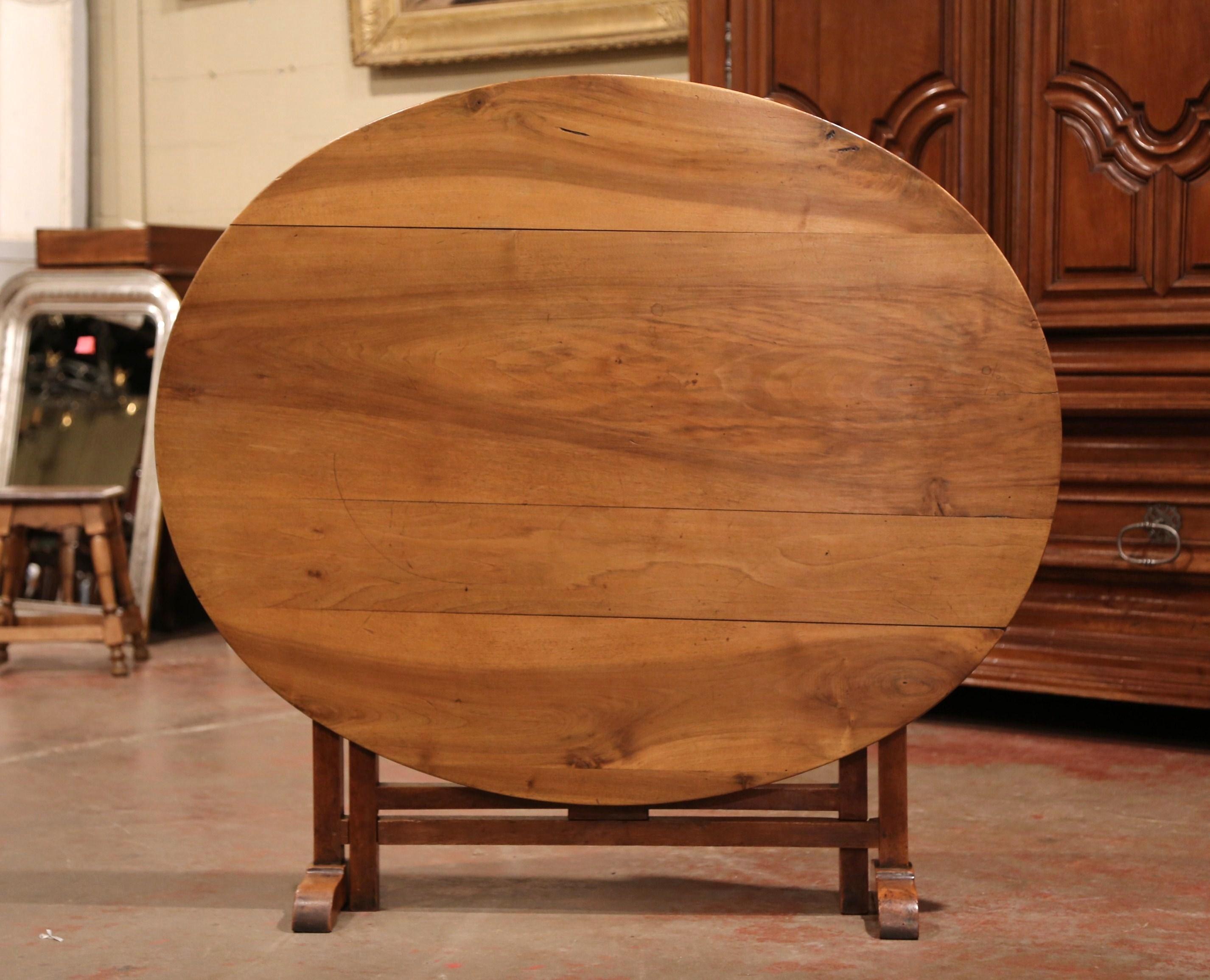 19th Century French Carved Walnut Oval Wine Tasting Table from Burgundy In Excellent Condition In Dallas, TX