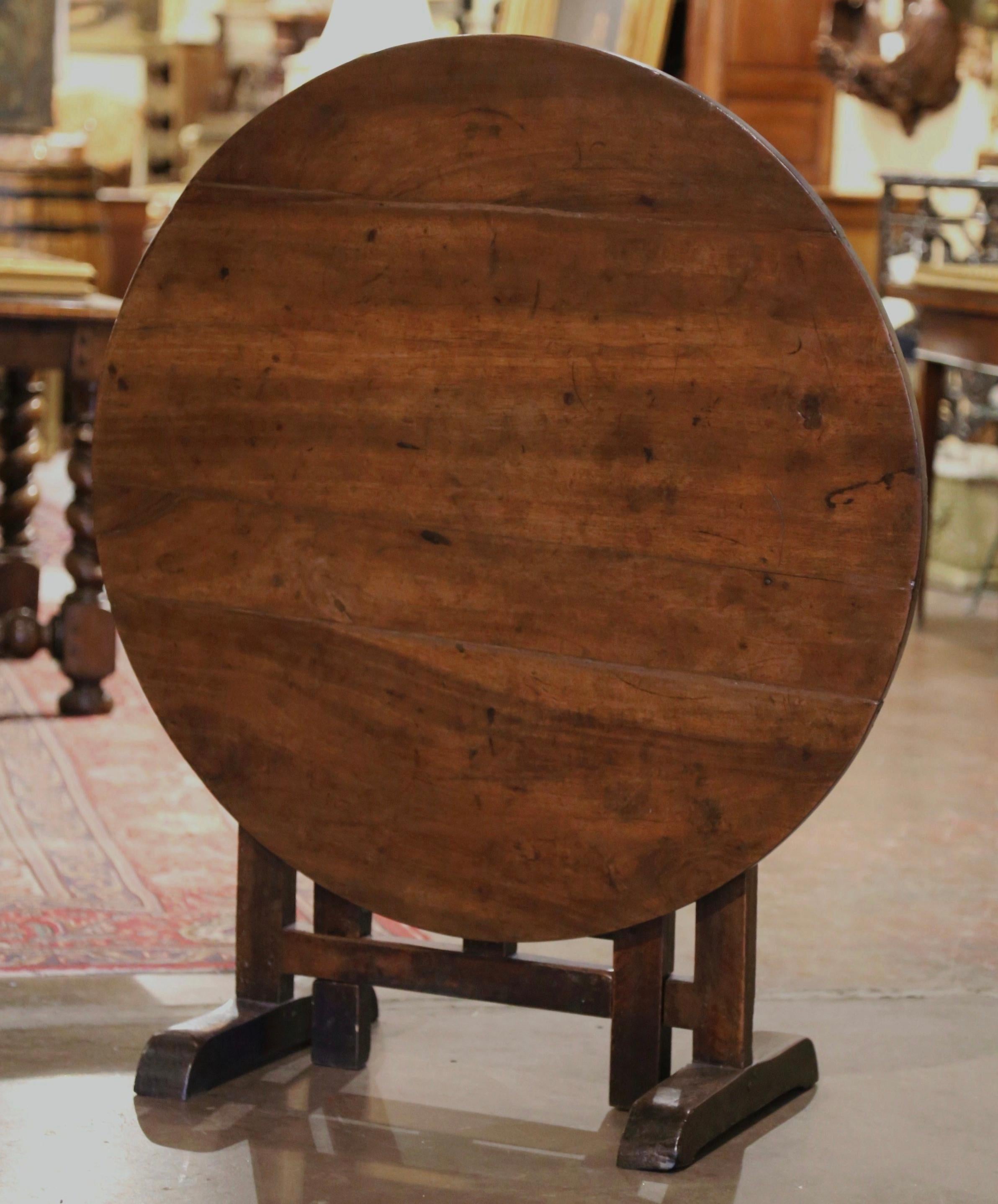 19th Century French Carved Walnut Tilt-Top Wine Tasting Table from Burgundy In Excellent Condition In Dallas, TX