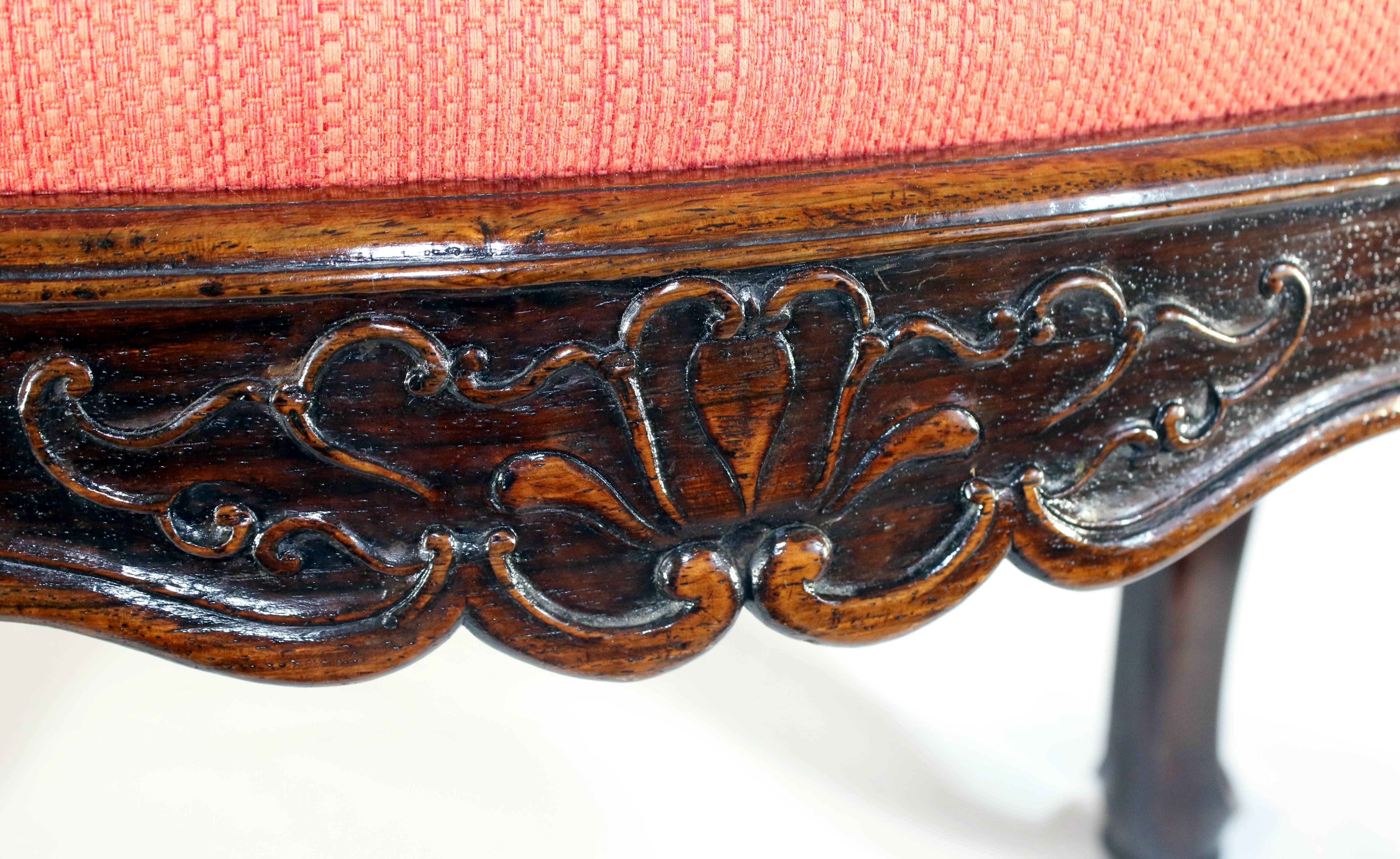 Beautifully hand-carved polished walnut vanity bench with classic Queen Anne-style cabriole legs and stylized pied-de-biche (deer's hoof) on padded feet. The lovely contour-carved skirting which frames the padded seat features a delicately fashioned