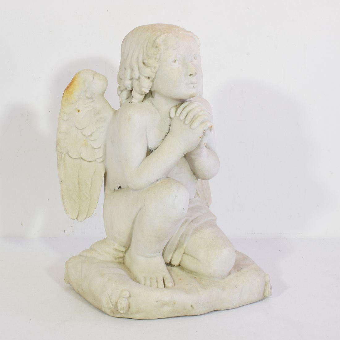 19th Century French Carved White Marble Angel In Good Condition For Sale In Buisson, FR