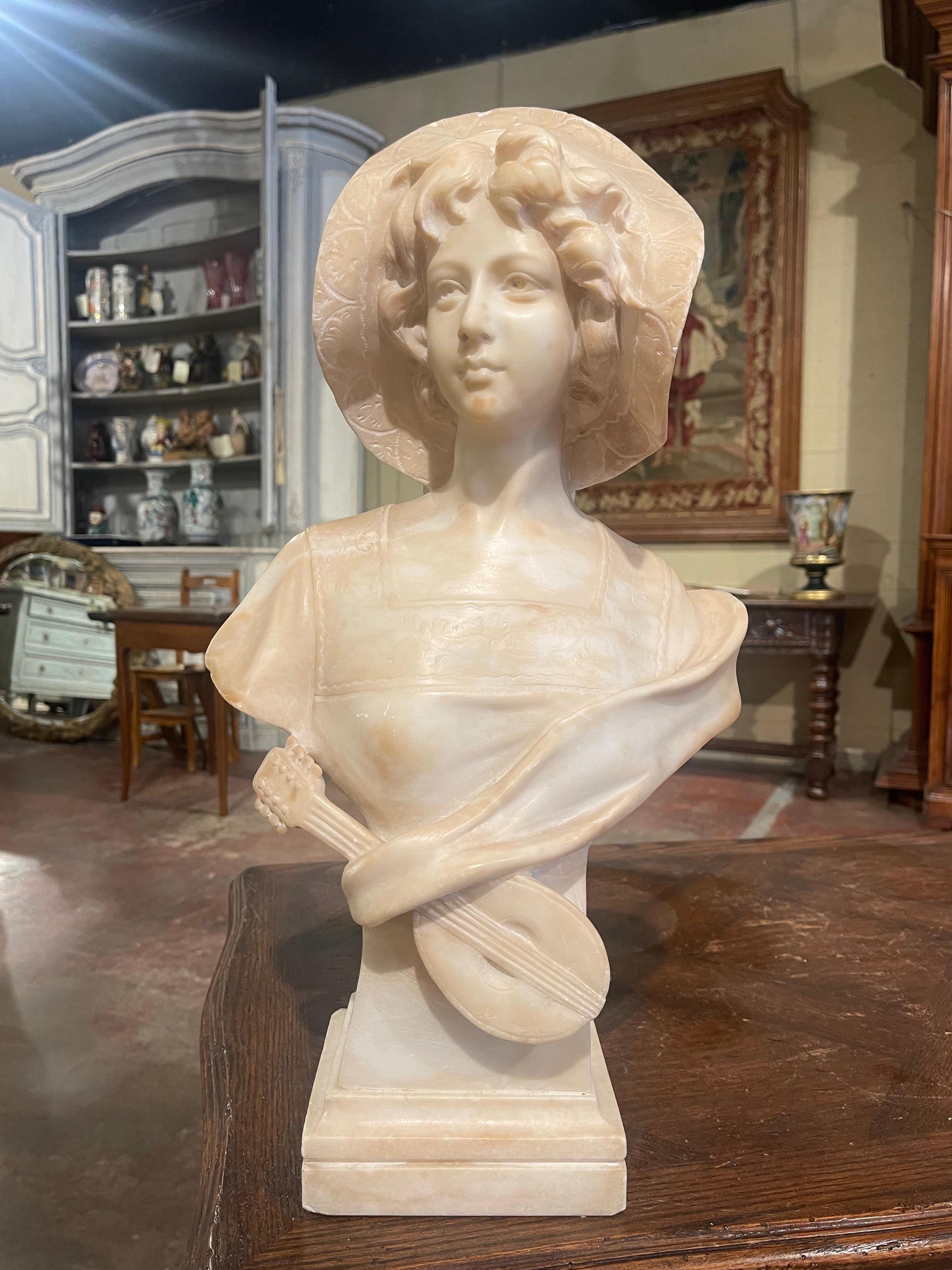 Französische geschnitzte Büste einer jungen Schönheit aus weißem Marmor des 19. Jahrhunderts mit Lute im Angebot 1