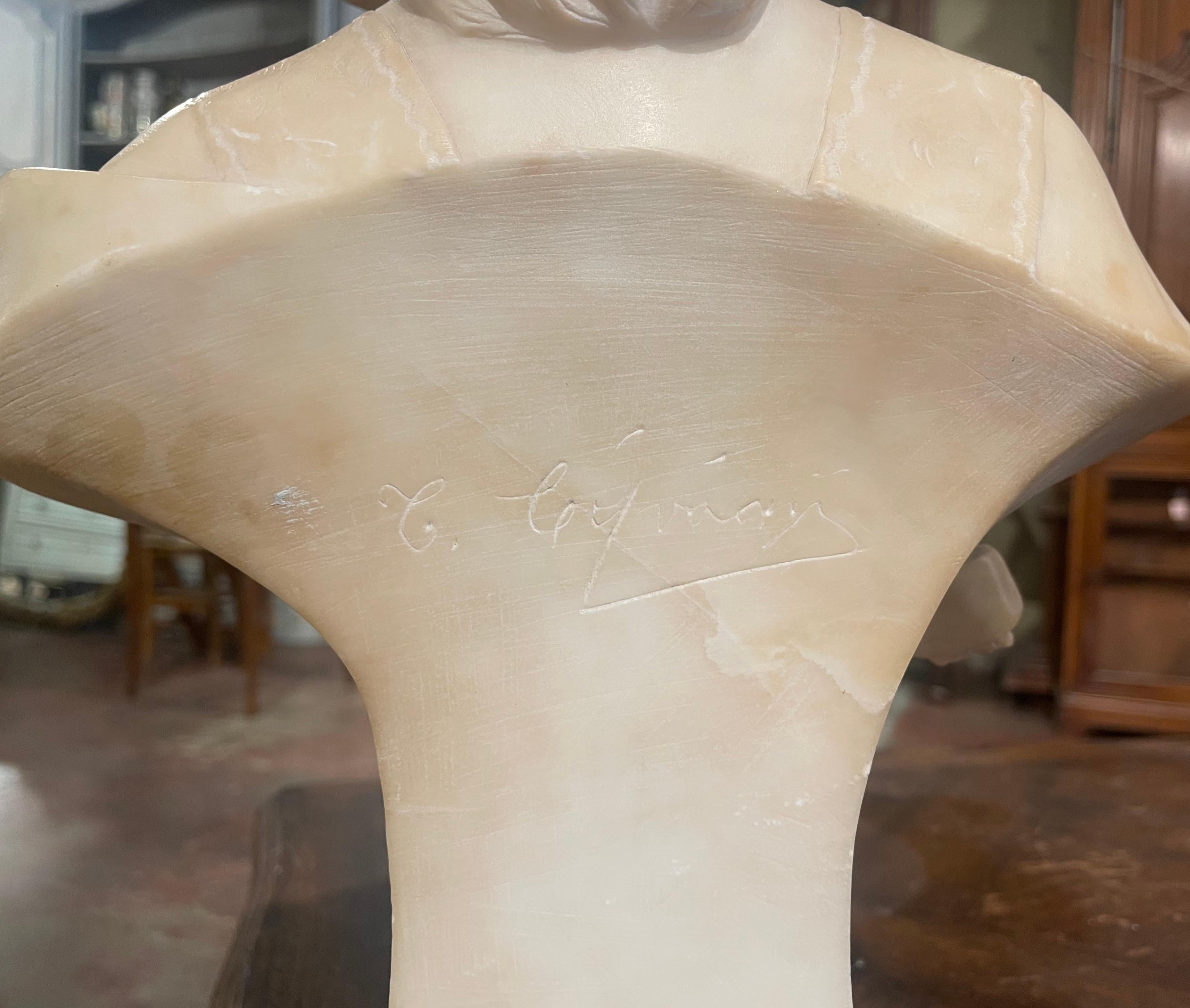 Französische geschnitzte Büste einer jungen Schönheit aus weißem Marmor des 19. Jahrhunderts mit Lute im Angebot 4