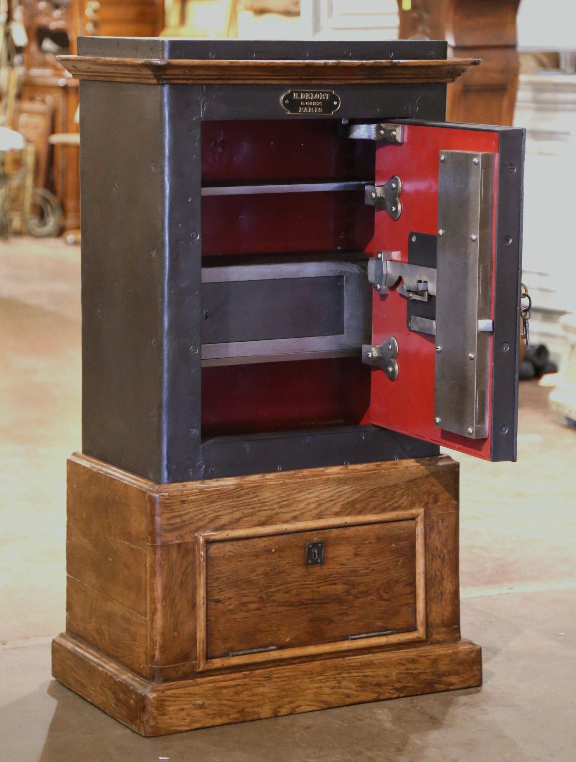 Coffre-fort français du 19ème siècle en bois et en fer sculpté de « H. Delort & Cie Paris » 4