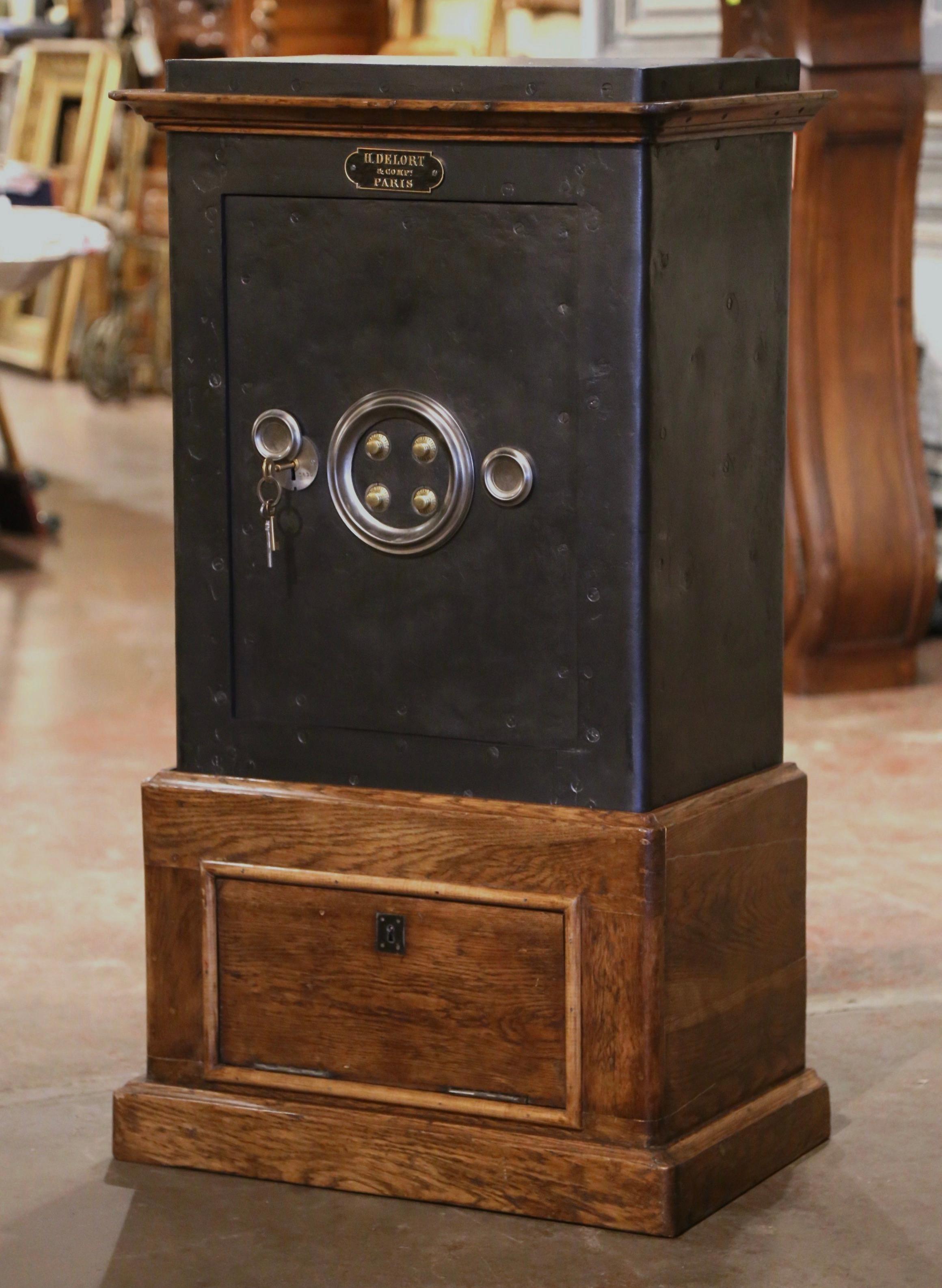 Fait main Coffre-fort français du 19ème siècle en bois et en fer sculpté de « H. Delort & Cie Paris »