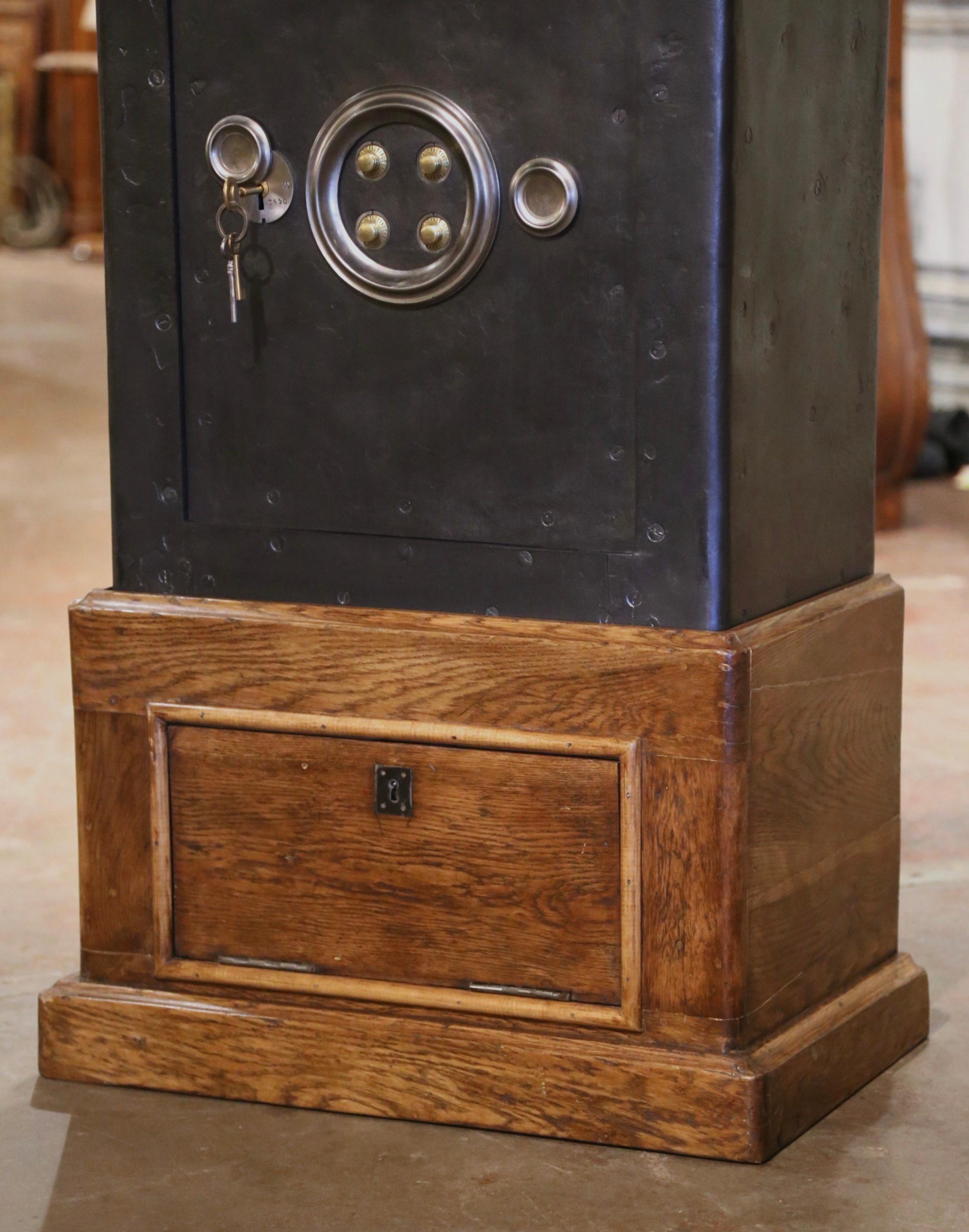 Coffre-fort français du 19ème siècle en bois et en fer sculpté de « H. Delort & Cie Paris » 1