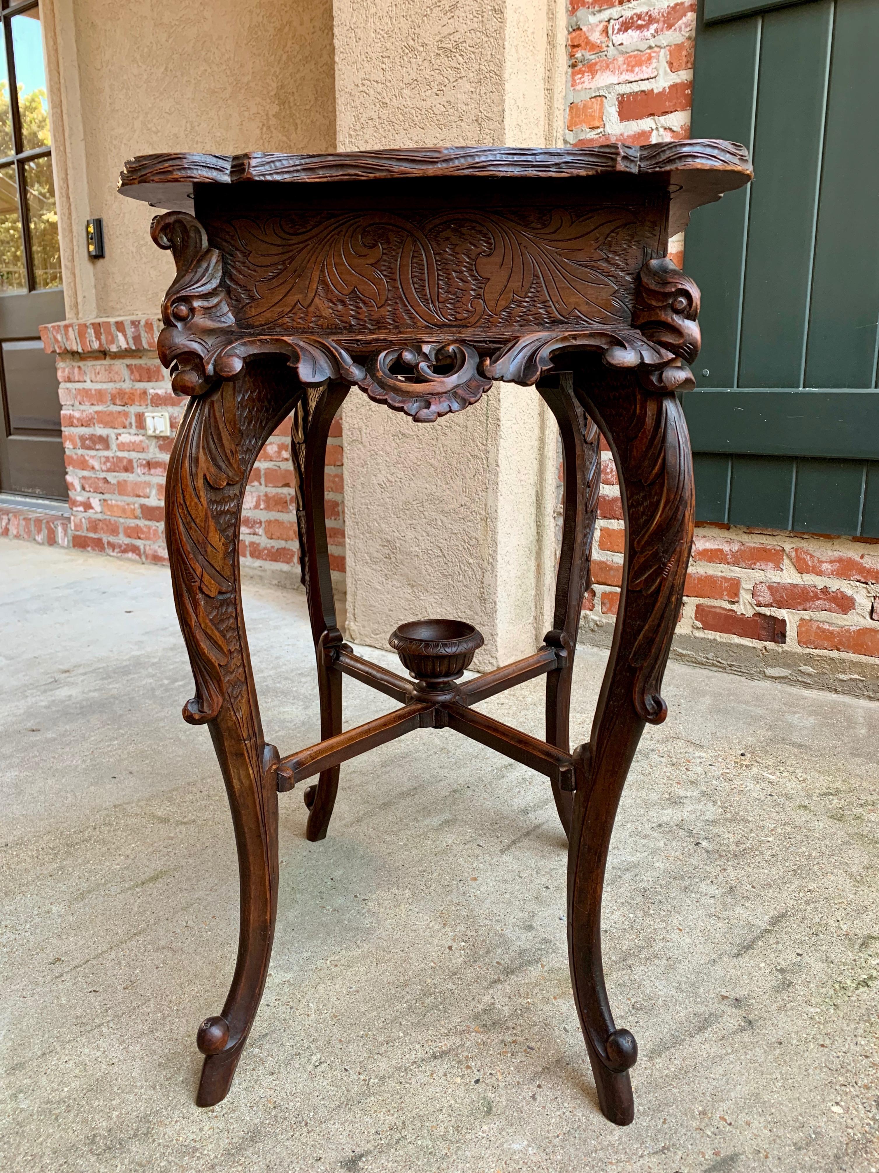 19th Century French Carved Side Table Jewelry Cabinet Renaissance Louis XV Style For Sale 1