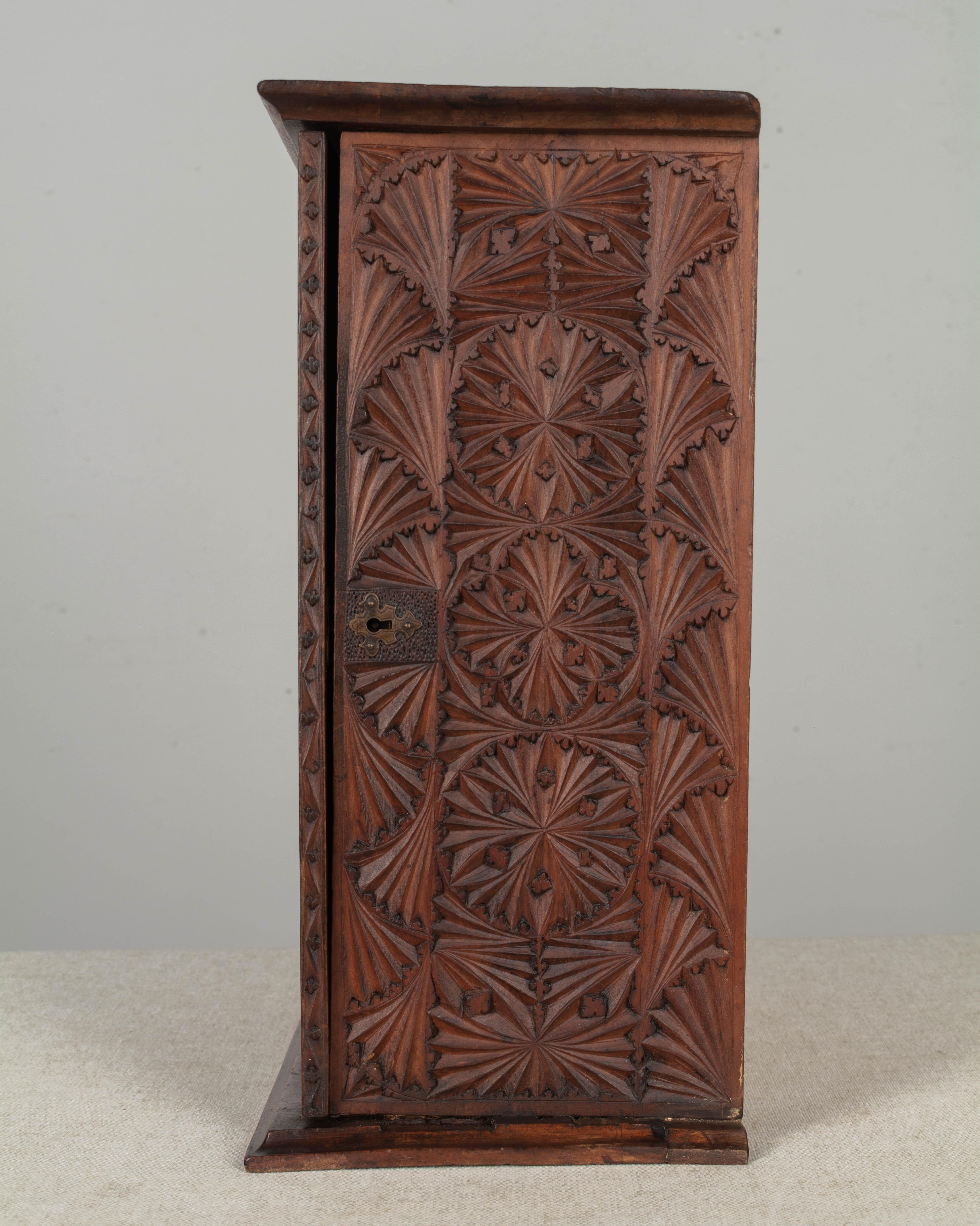 19th Century French Carved Wooden Box For Sale 1