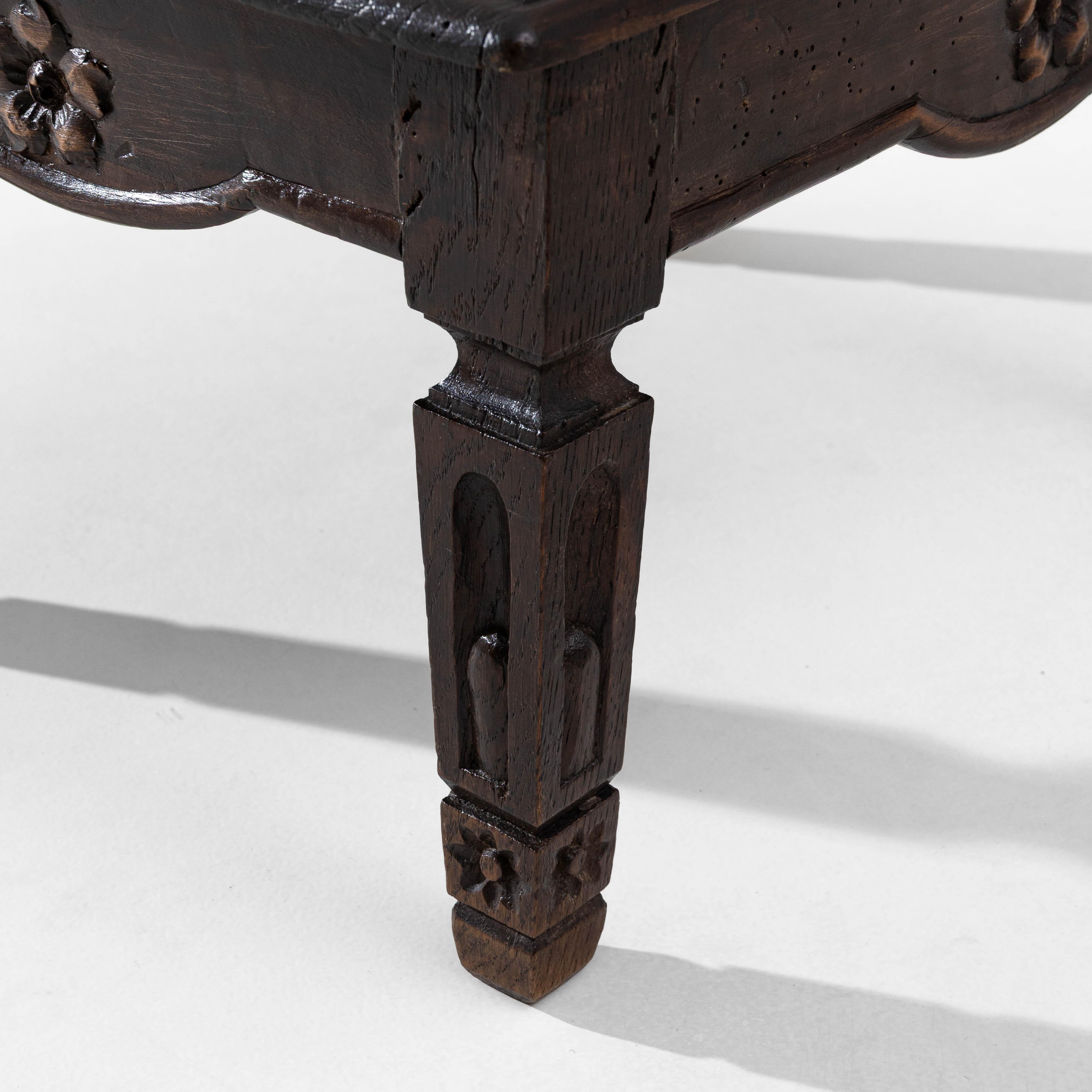 19th Century French Carved Wooden Coffee Table im Angebot 4