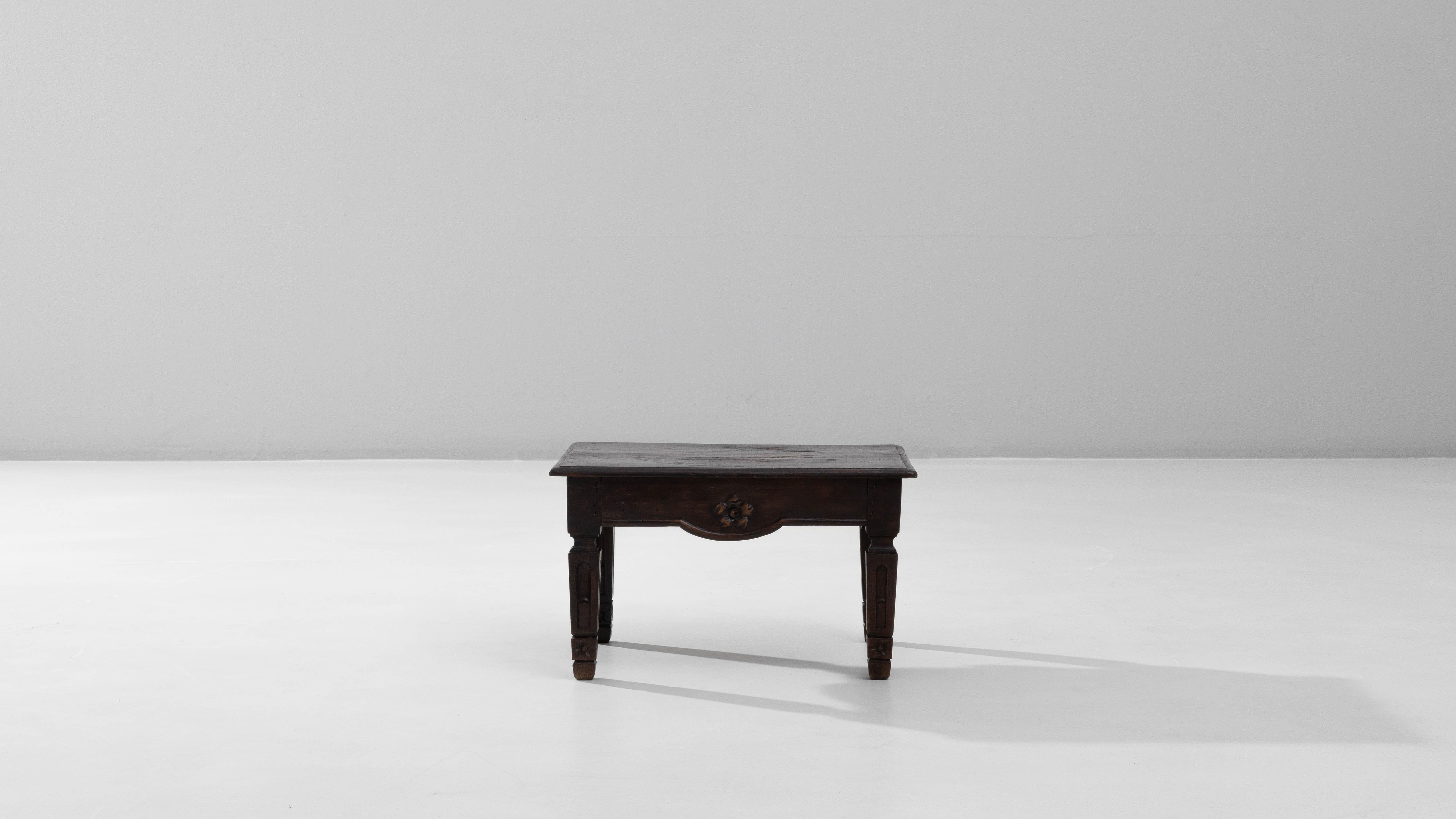 19th Century French Carved Wooden Coffee Table im Zustand „Gut“ im Angebot in High Point, NC