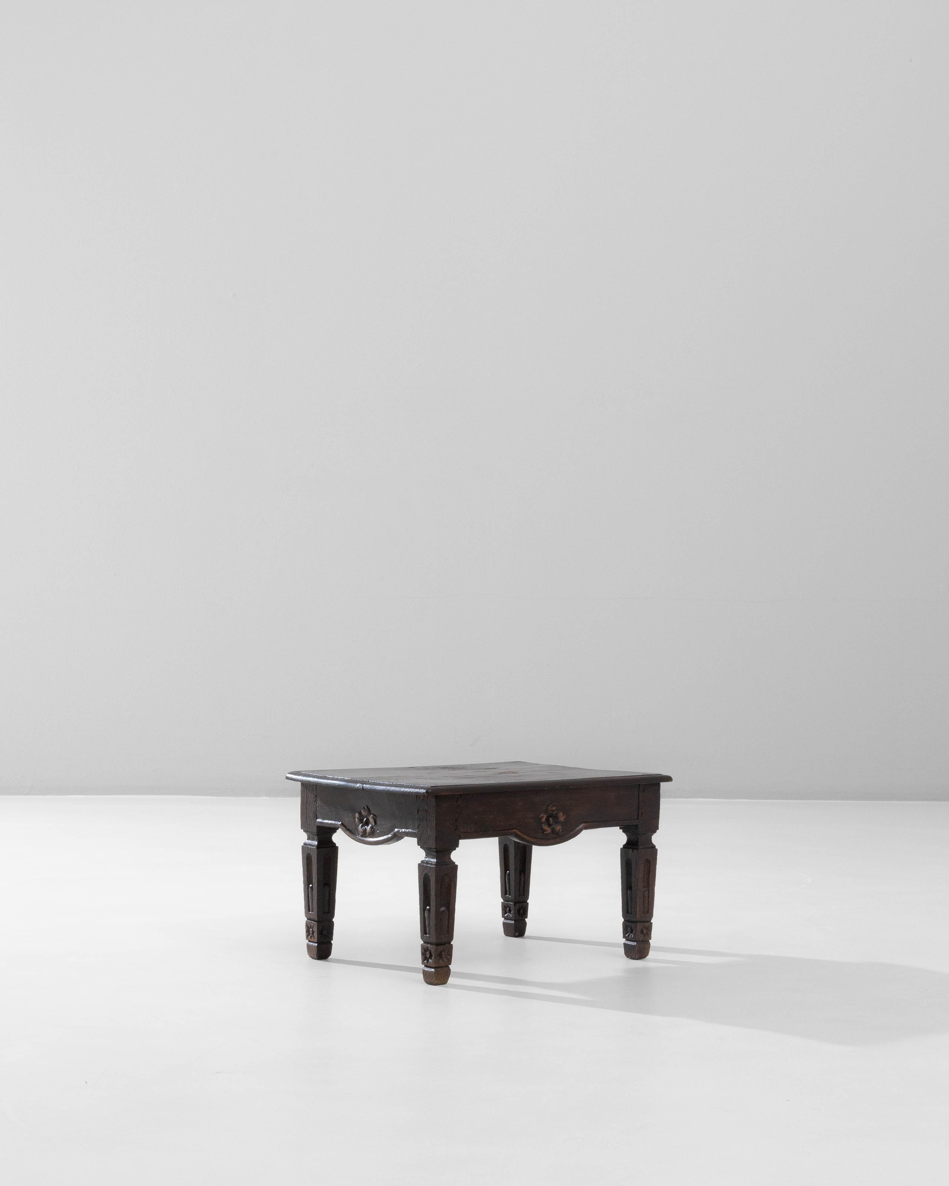 19th Century French Carved Wooden Coffee Table im Angebot 1