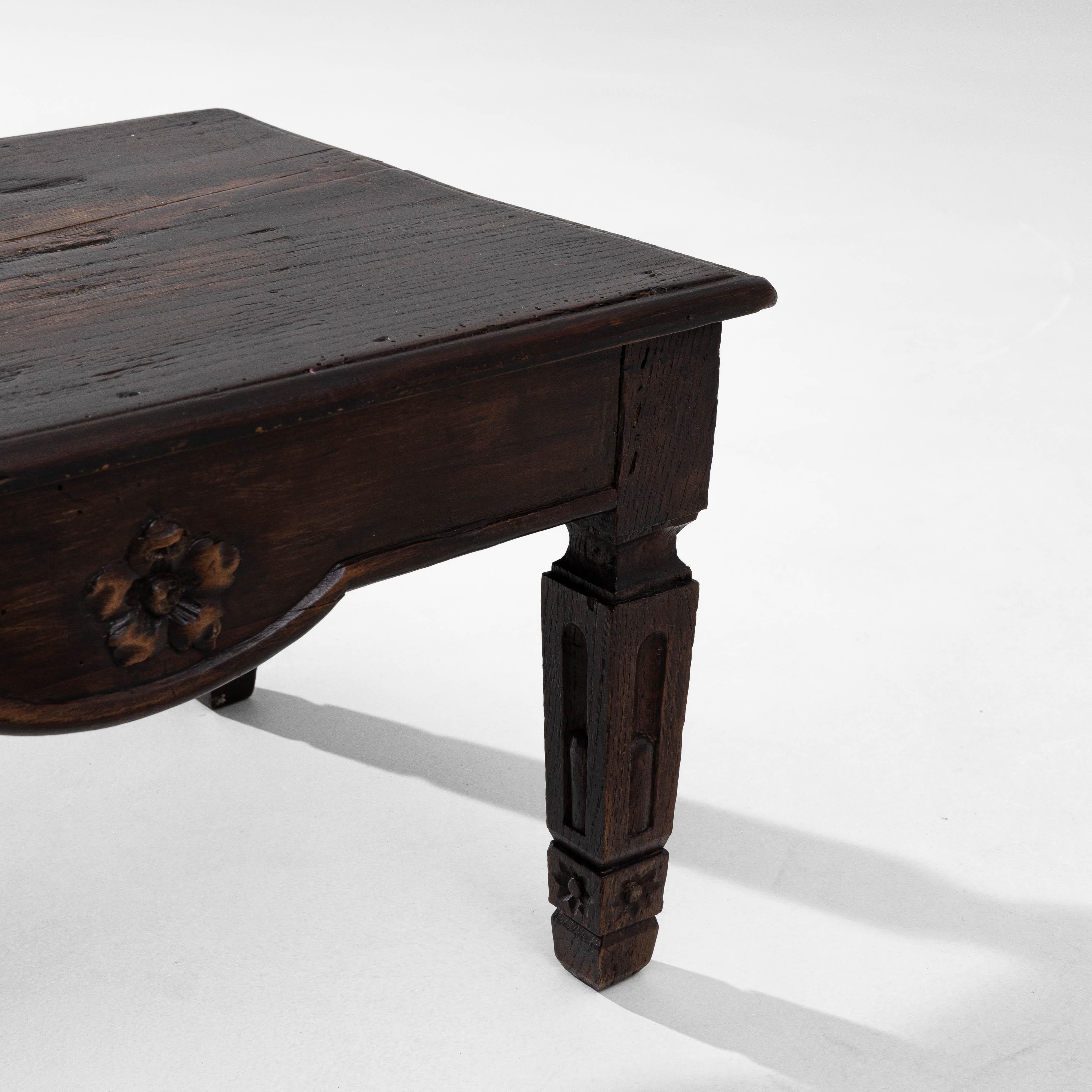 19th Century French Carved Wooden Coffee Table im Angebot 2