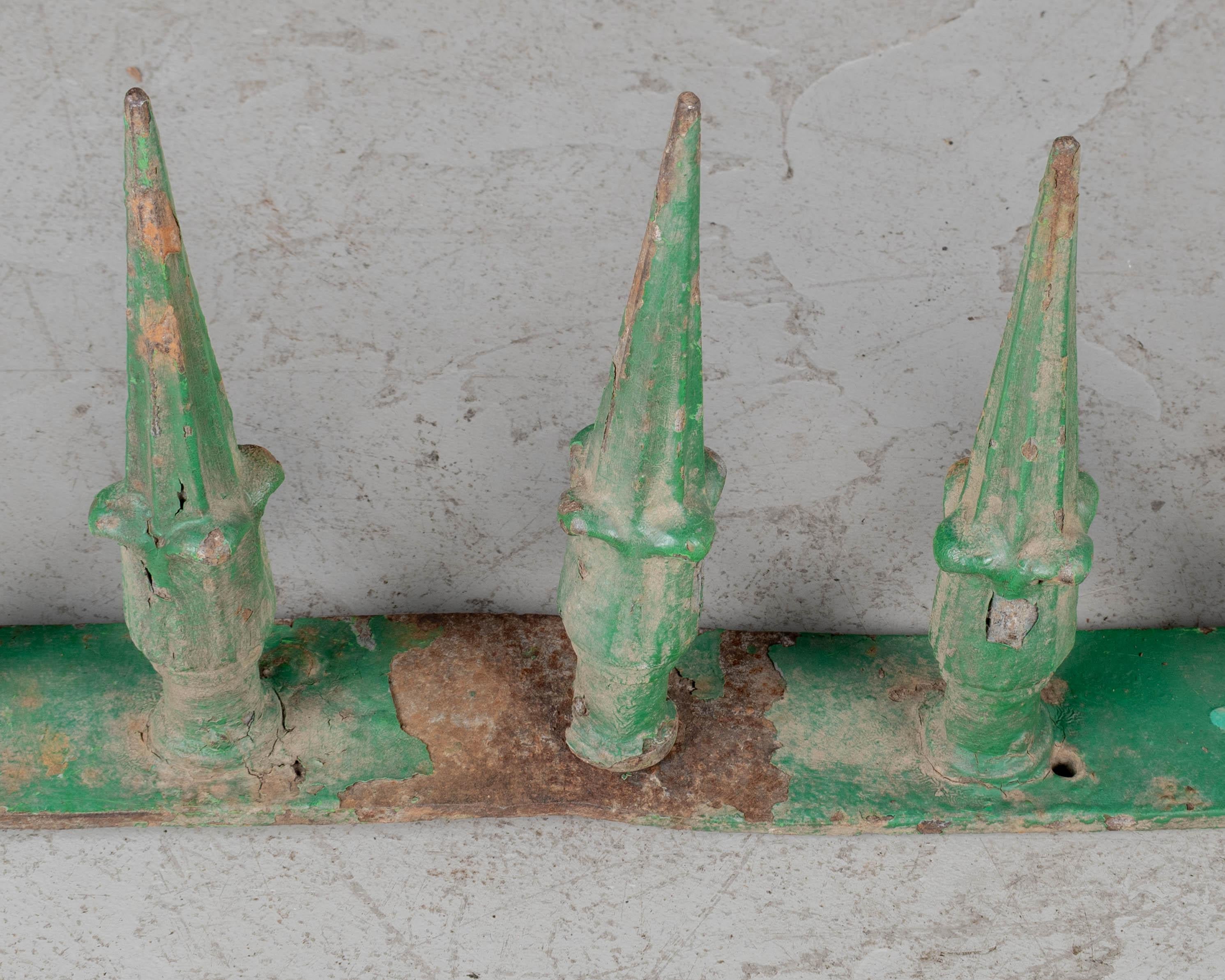 19th Century French Cast Iron Architectural Wall Spike Rail For Sale 8