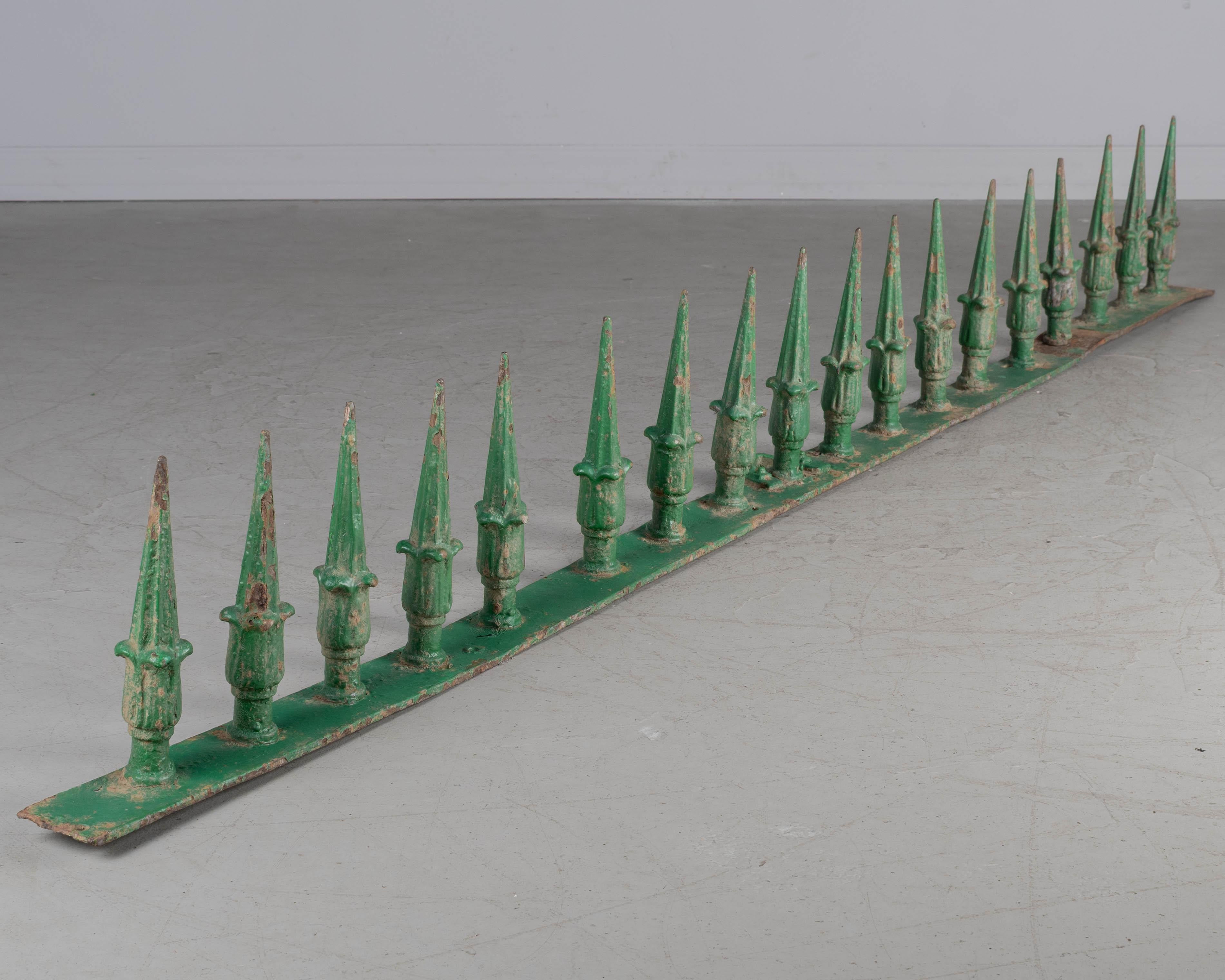 19th Century French Cast Iron Architectural Wall Spike Rail For Sale 2