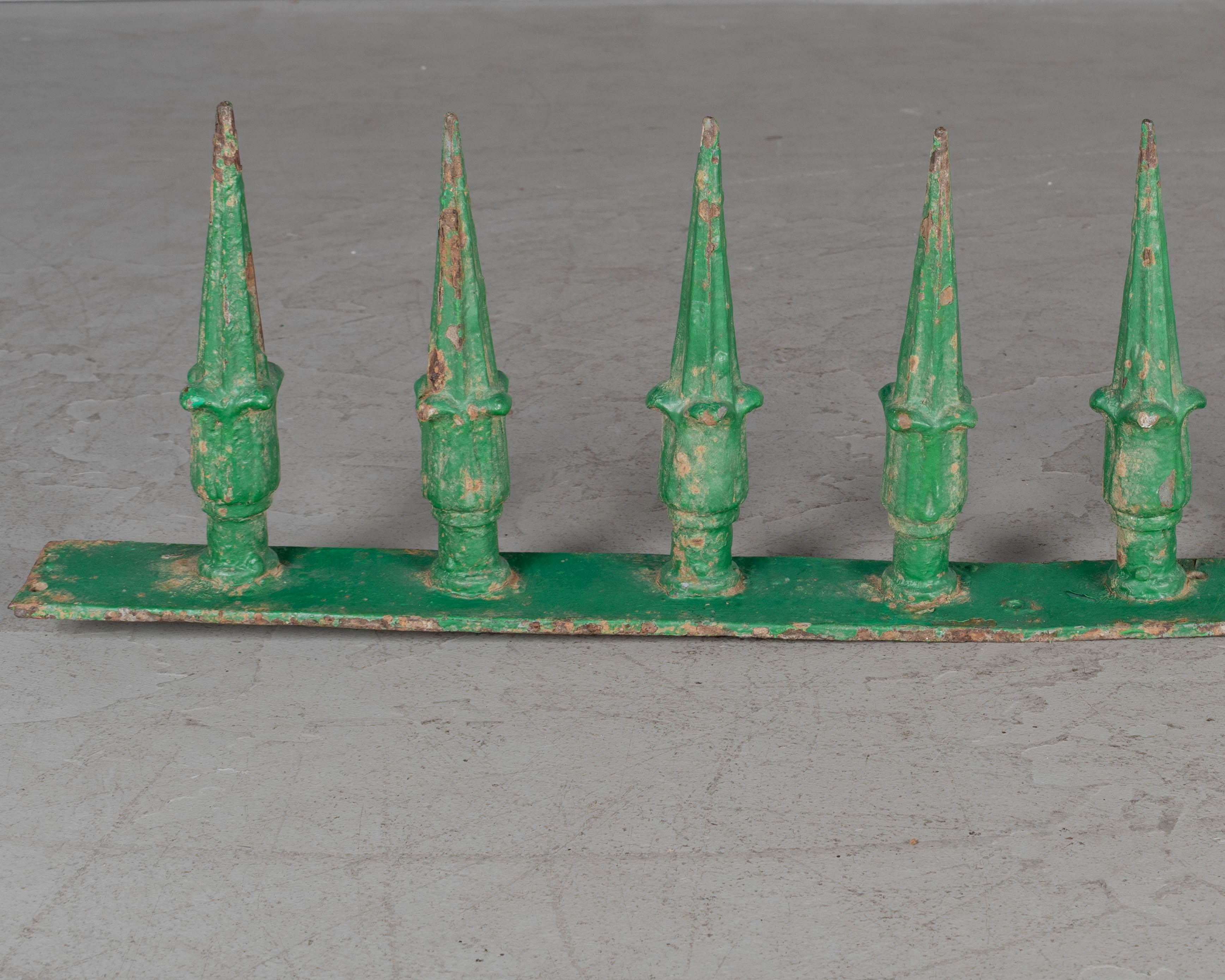 19th Century French Cast Iron Architectural Wall Spike Rail For Sale 3